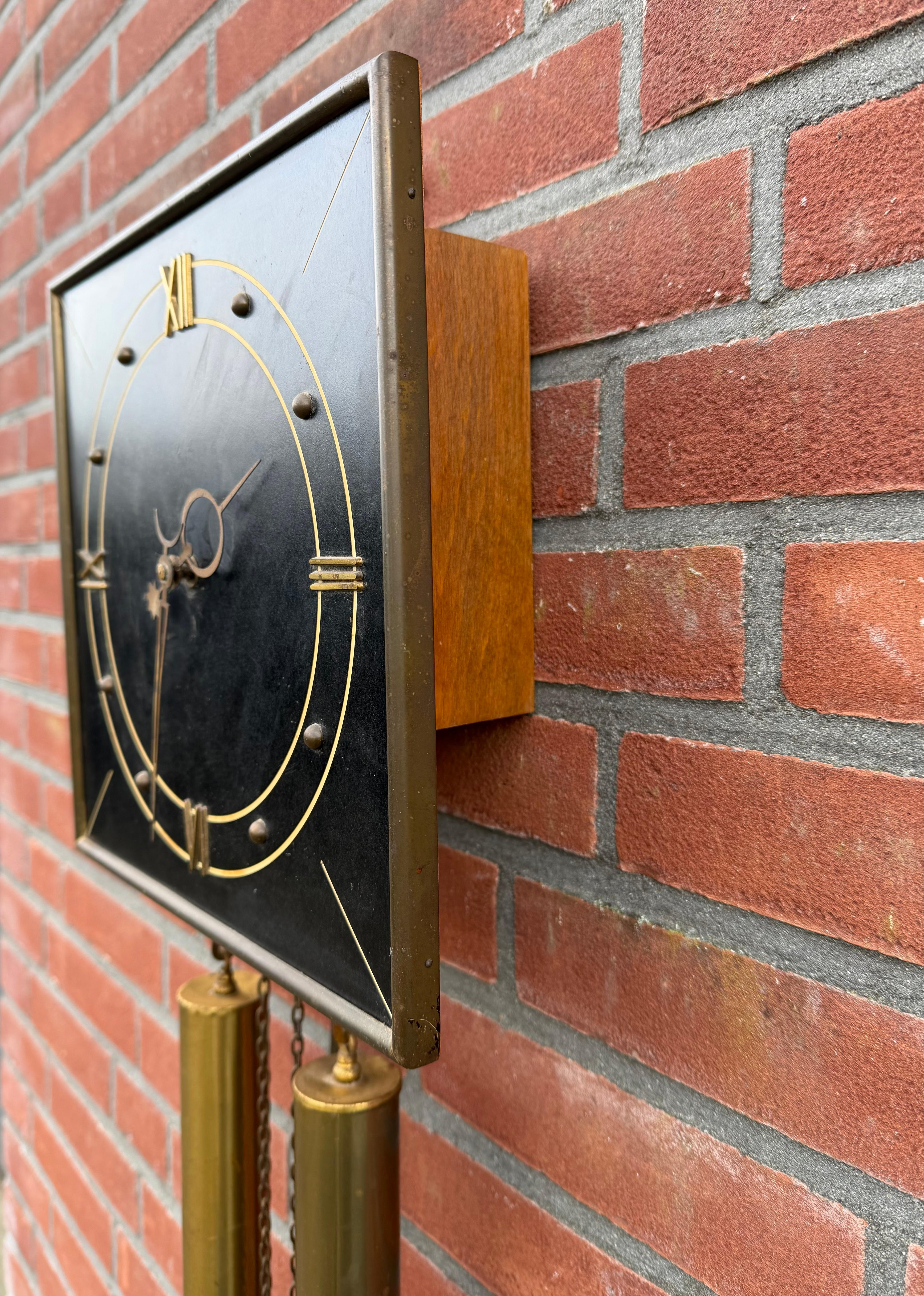 Beautiful Design Midcentury Brass Pendulum Wall Clock, Great Condition 1960s For Sale 4