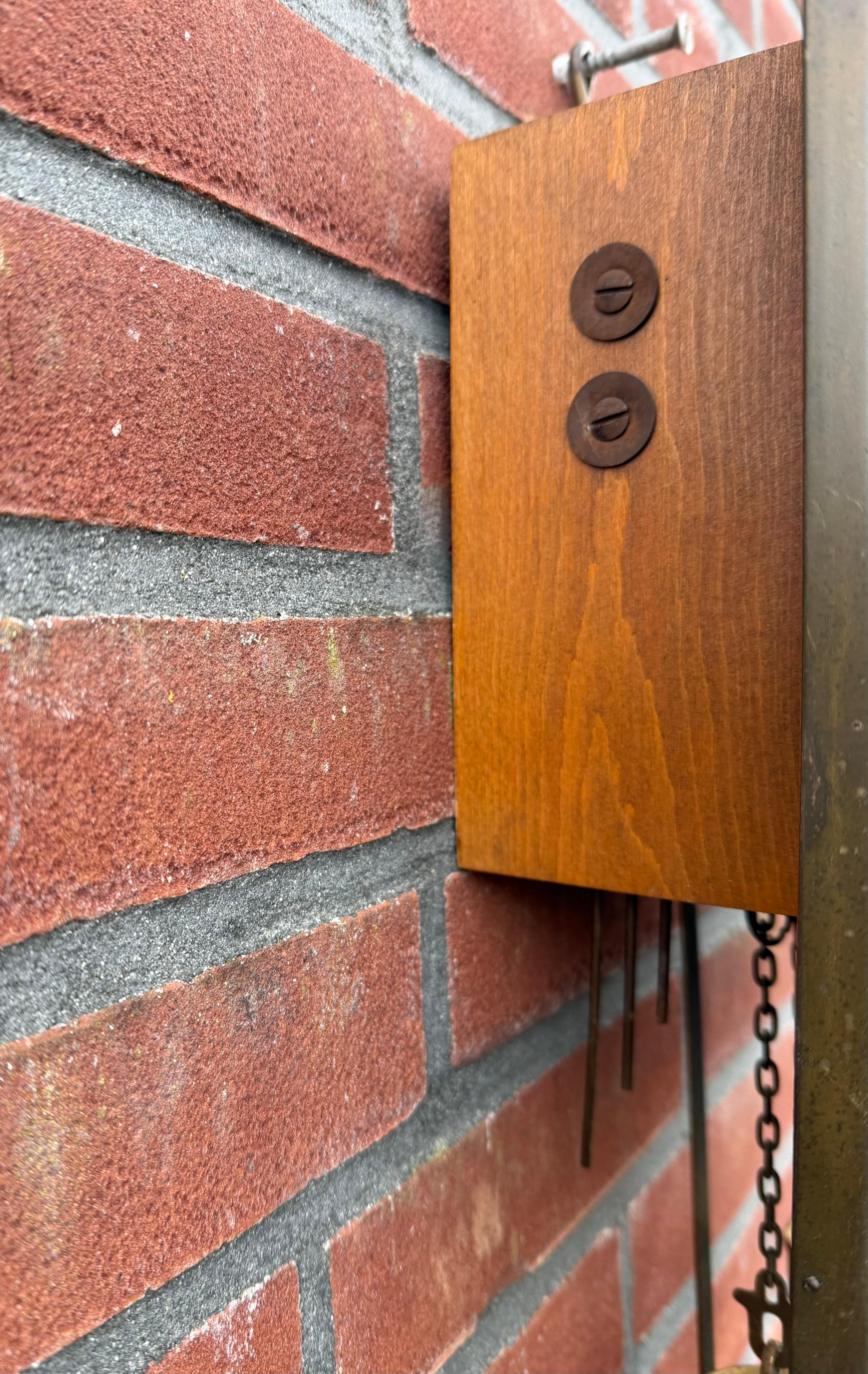 Beautiful Design Midcentury Brass Pendulum Wall Clock, Great Condition 1960s For Sale 6