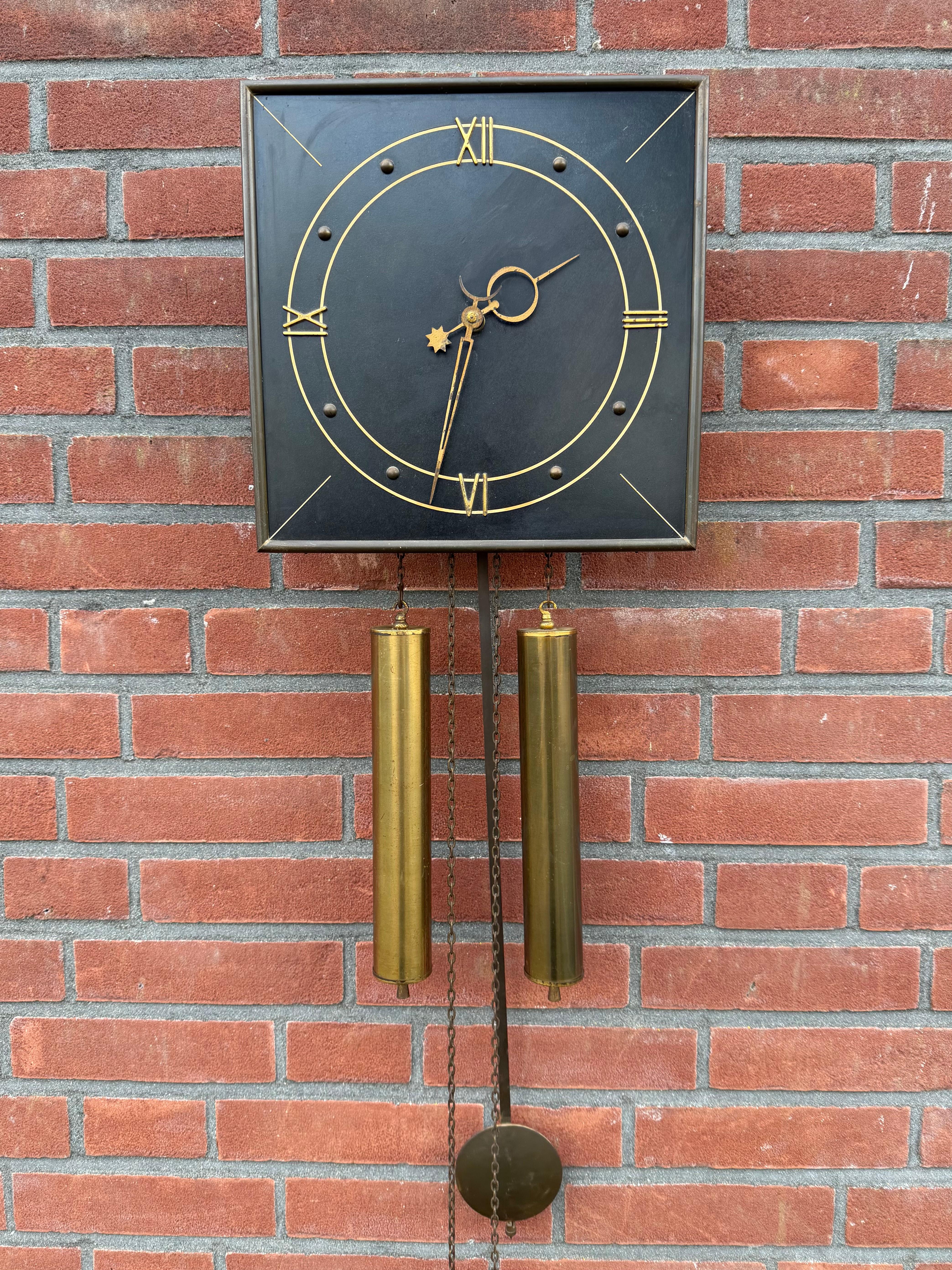 Stylish and top condition wall clock.

Over the years we have come across many weight-driven wall clocks, but only a handful had that unmistakable presence that makes you stop and look twice. For those who collect Mid-century mechanical wall clocks