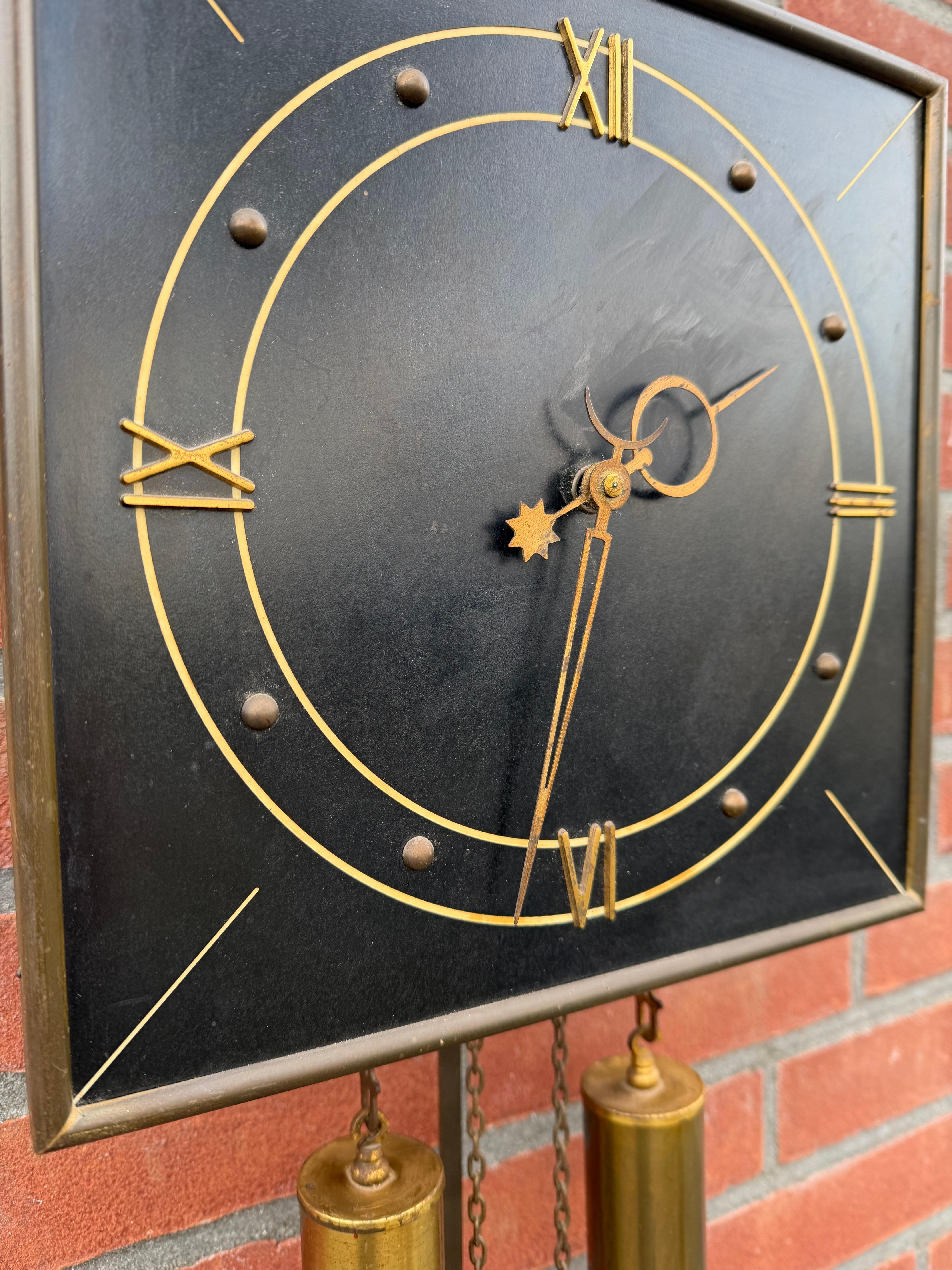 Beautiful Design Midcentury Brass Pendulum Wall Clock, Great Condition 1960s In Good Condition For Sale In Lisse, NL