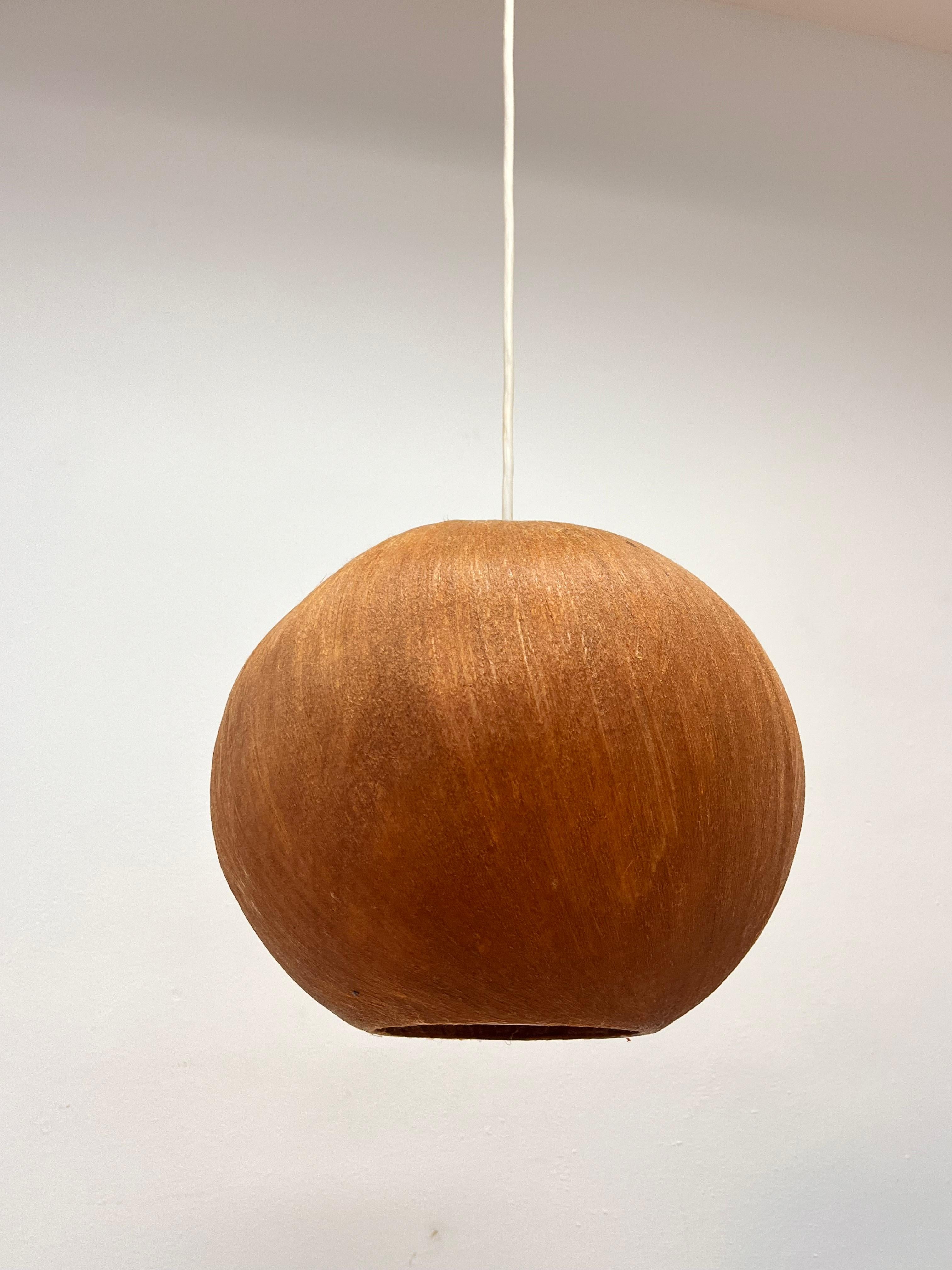 - 1950s
- Probabilmente la Cecoslovacchia
- Design massiccio e spesso
- una lampadina
- Compatibile con gli Stati Uniti
- Perfette condizioni originali, baldacchino in legno restaurato
- Altezza regolabile
jr