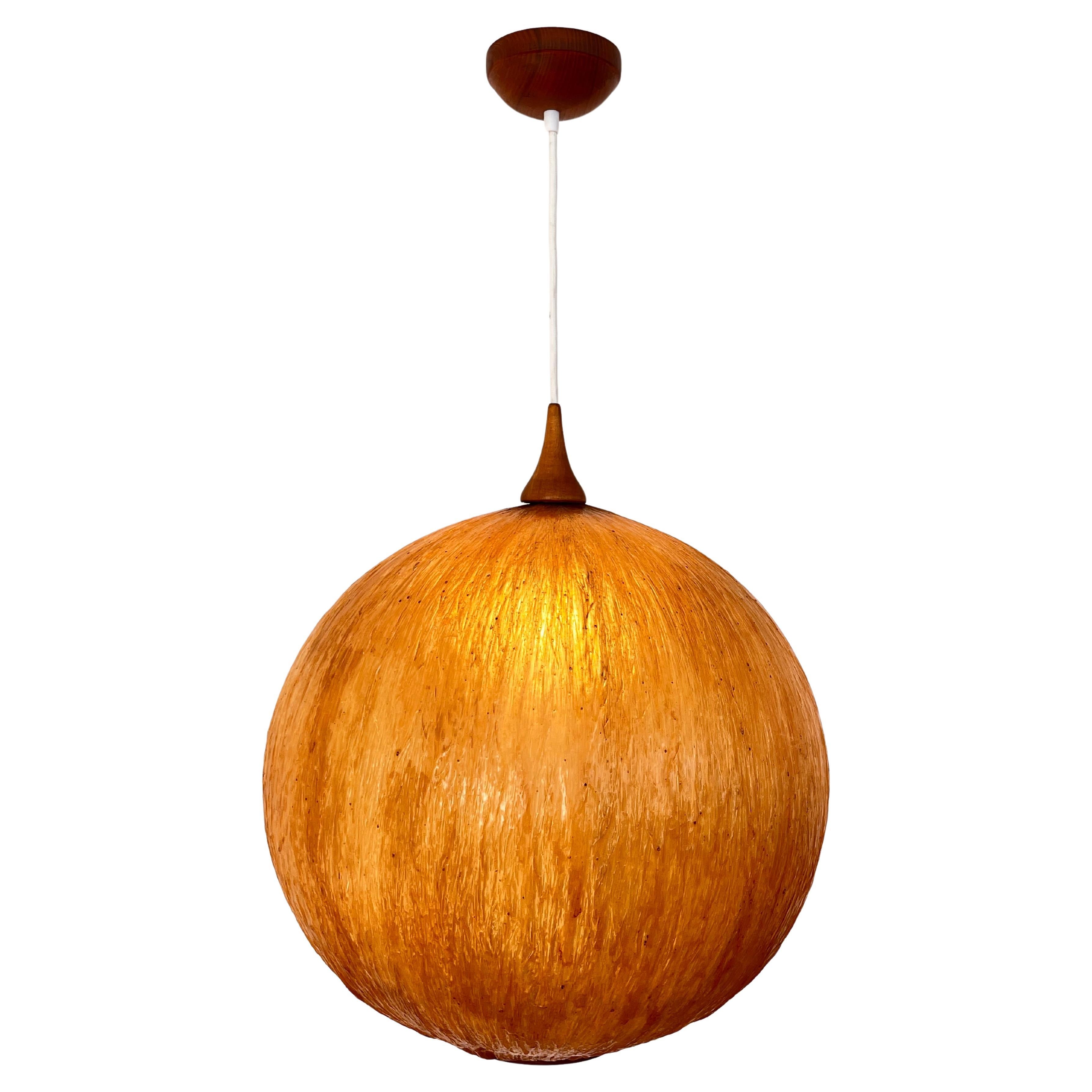 Ciondolo in resina Cocoon, 1950, di bellissimo design, metà del secolo scorso