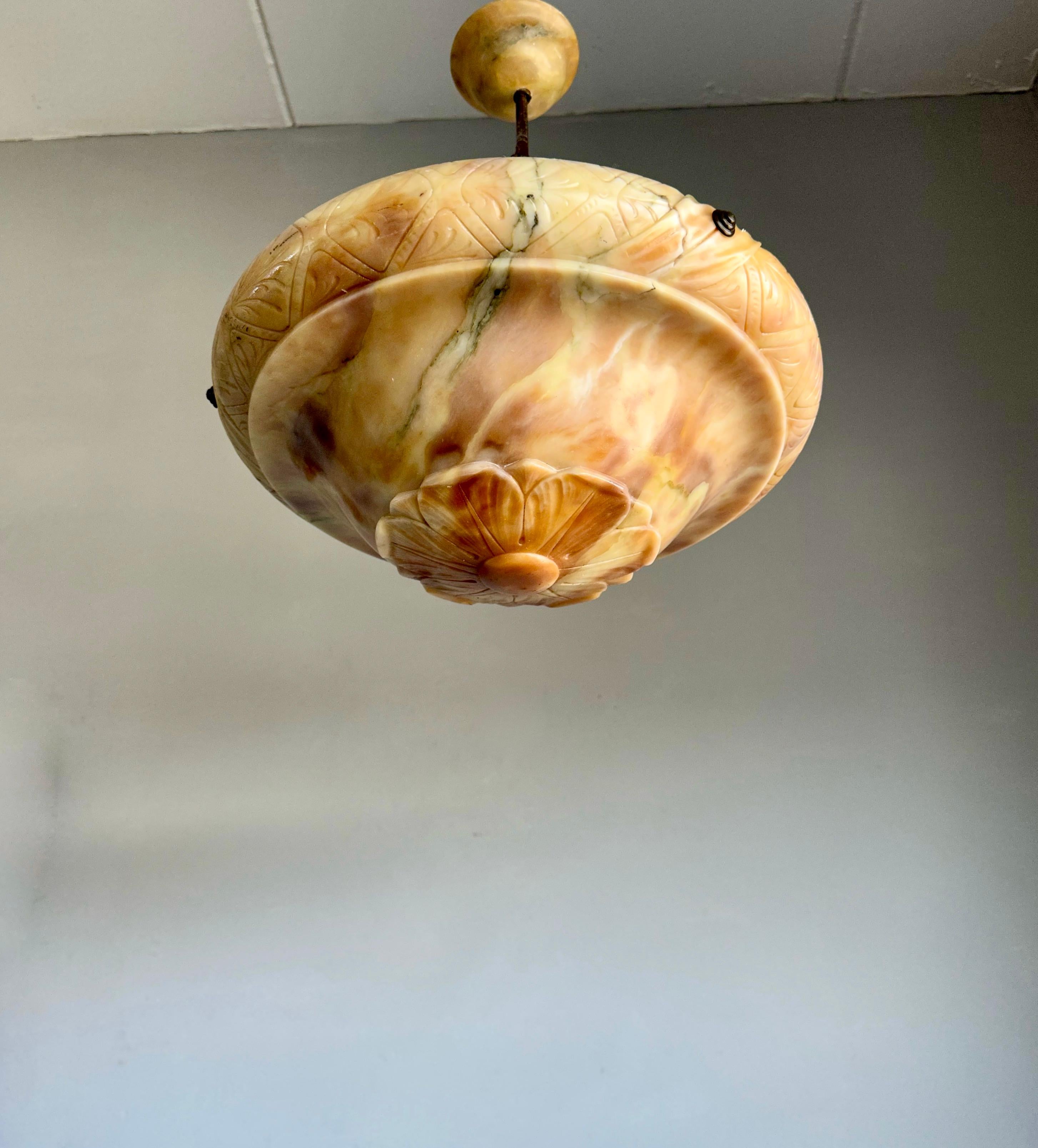 One of a kind and perfectly balanced light fixture with a top class alabaster shade.

Thanks to its beautiful design and its truly excellent condition this perfectly balanced alabaster chandelier will bring class and a great atmosphere, both in