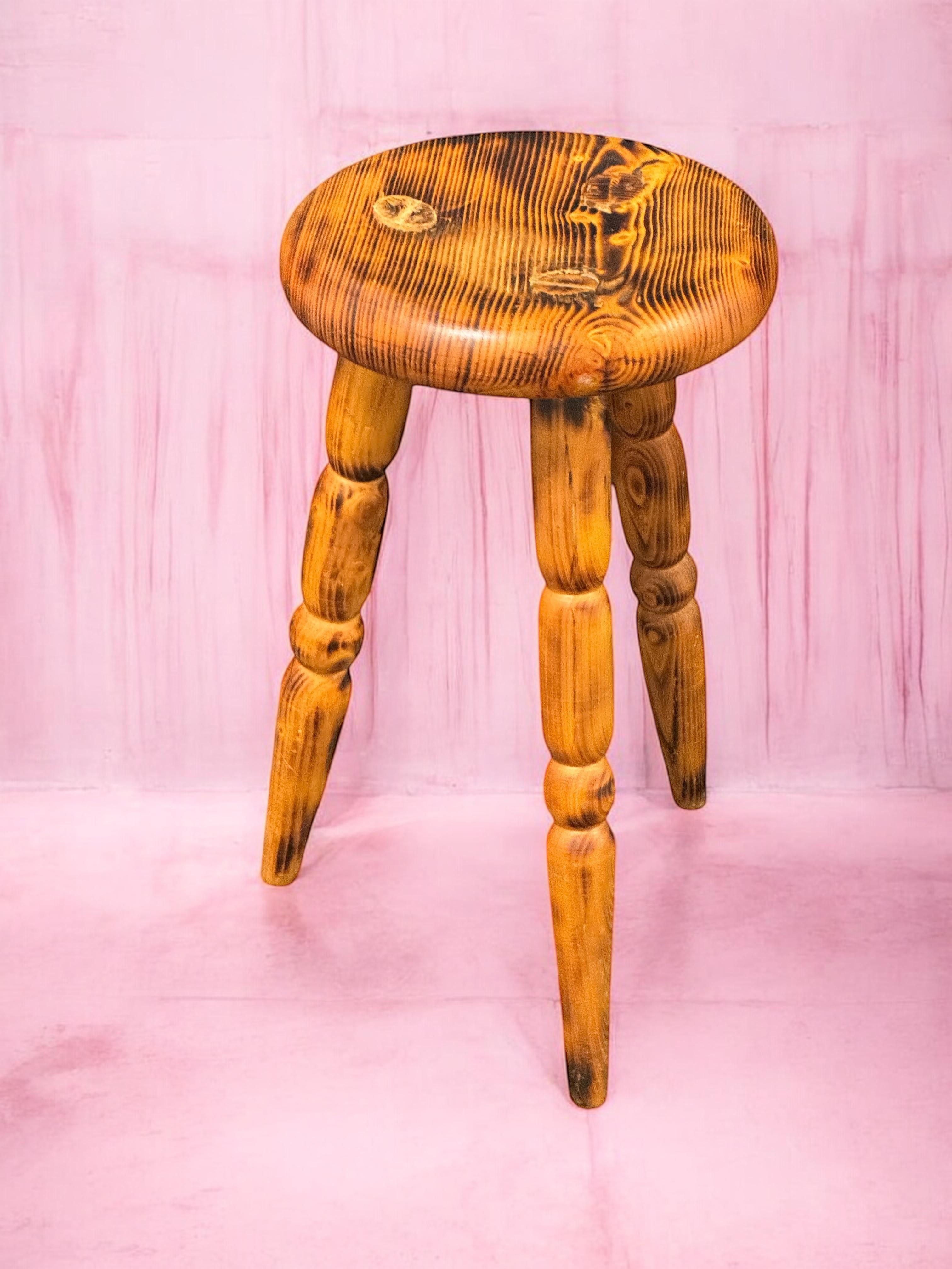 Magnifique tabouret designer à 3 pieds, pin, Autriche, années 1970 en vente 2