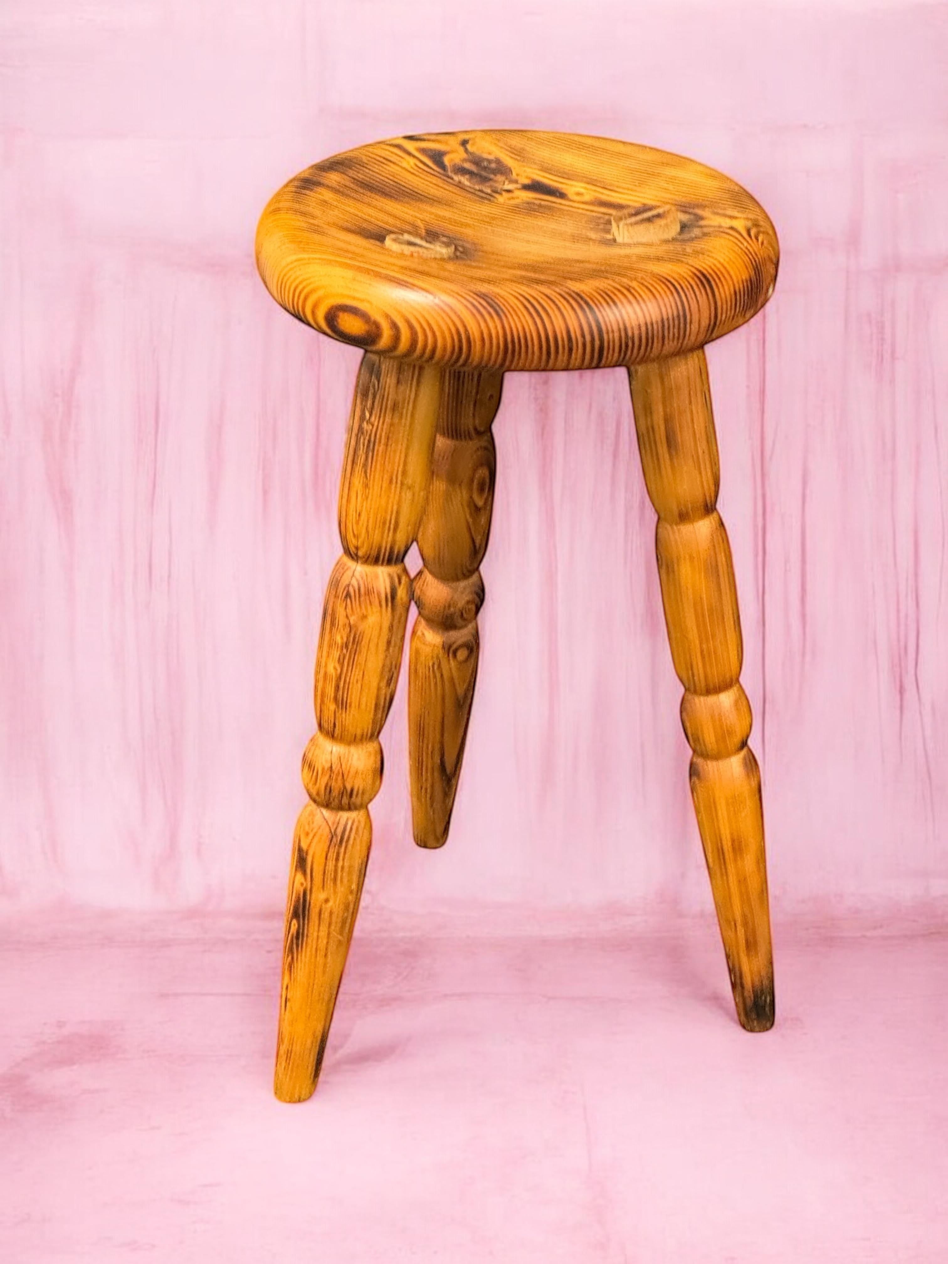 Magnifique tabouret designer à 3 pieds, pin, Autriche, années 1970 en vente 3