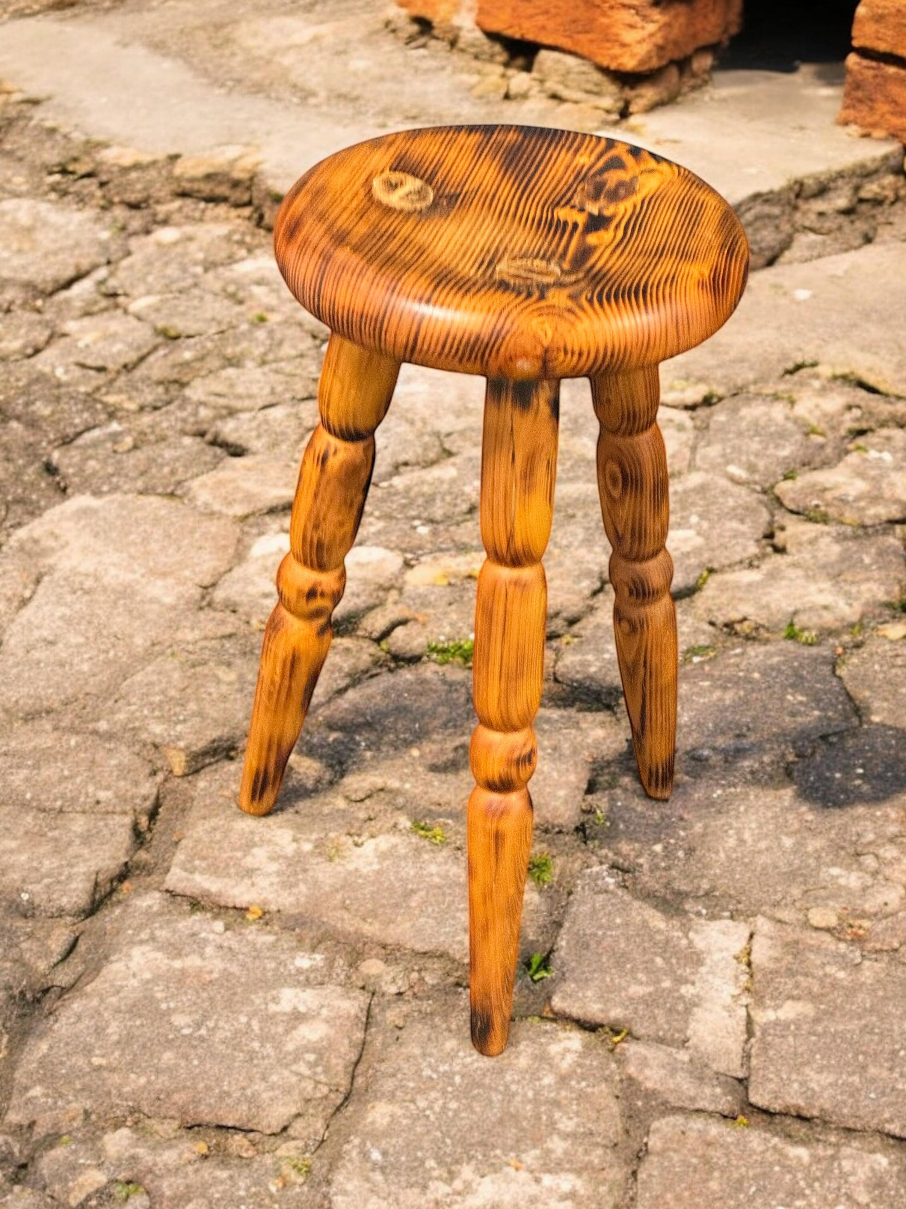 Magnifique tabouret designer à 3 pieds, pin, Autriche, années 1970 en vente 6