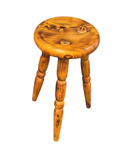 Precioso taburete de diseño de 3 patas, pino, Austria, años 70