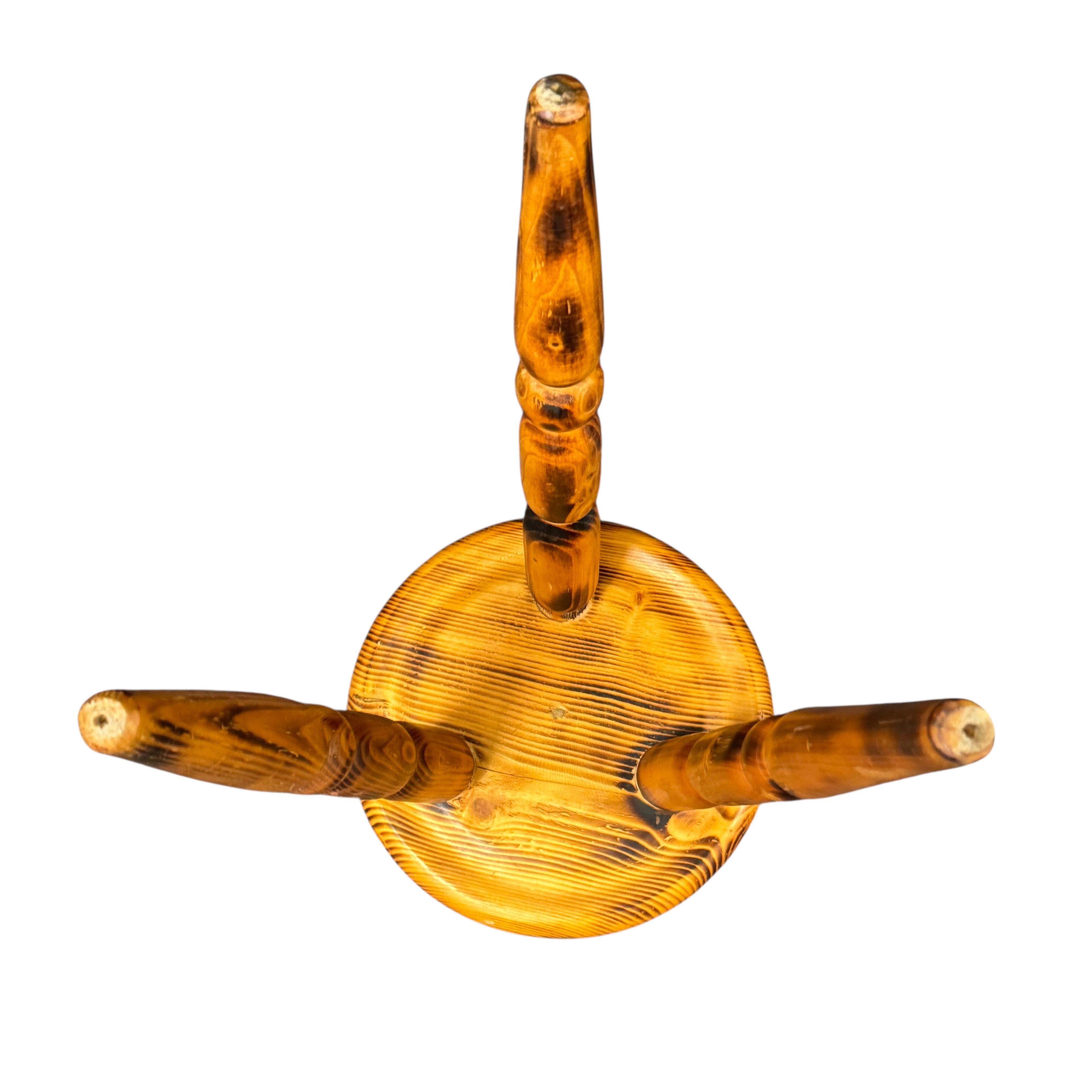Fin du 20e siècle Magnifique tabouret designer à 3 pieds, pin, Autriche, années 1970 en vente