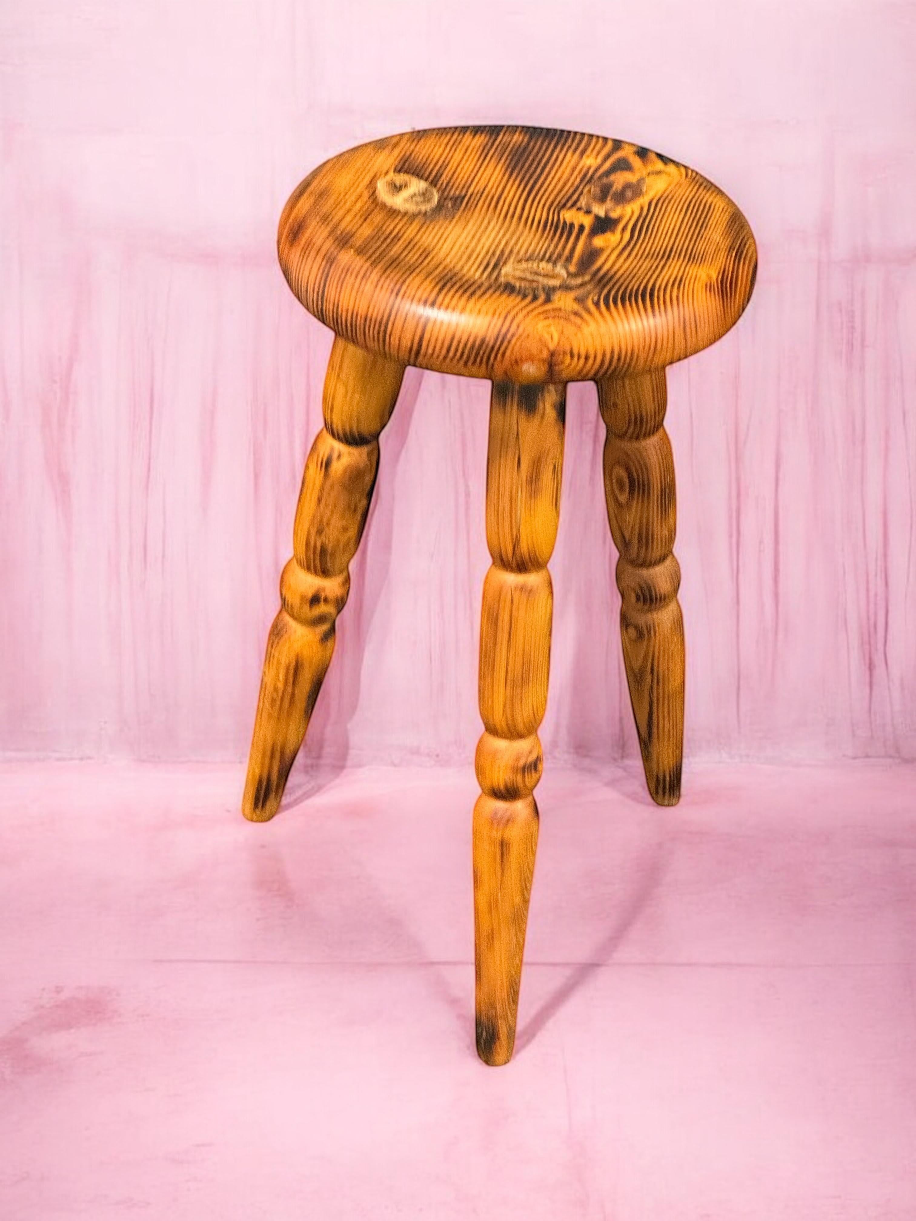 Magnifique tabouret designer à 3 pieds, pin, Autriche, années 1970 en vente 1