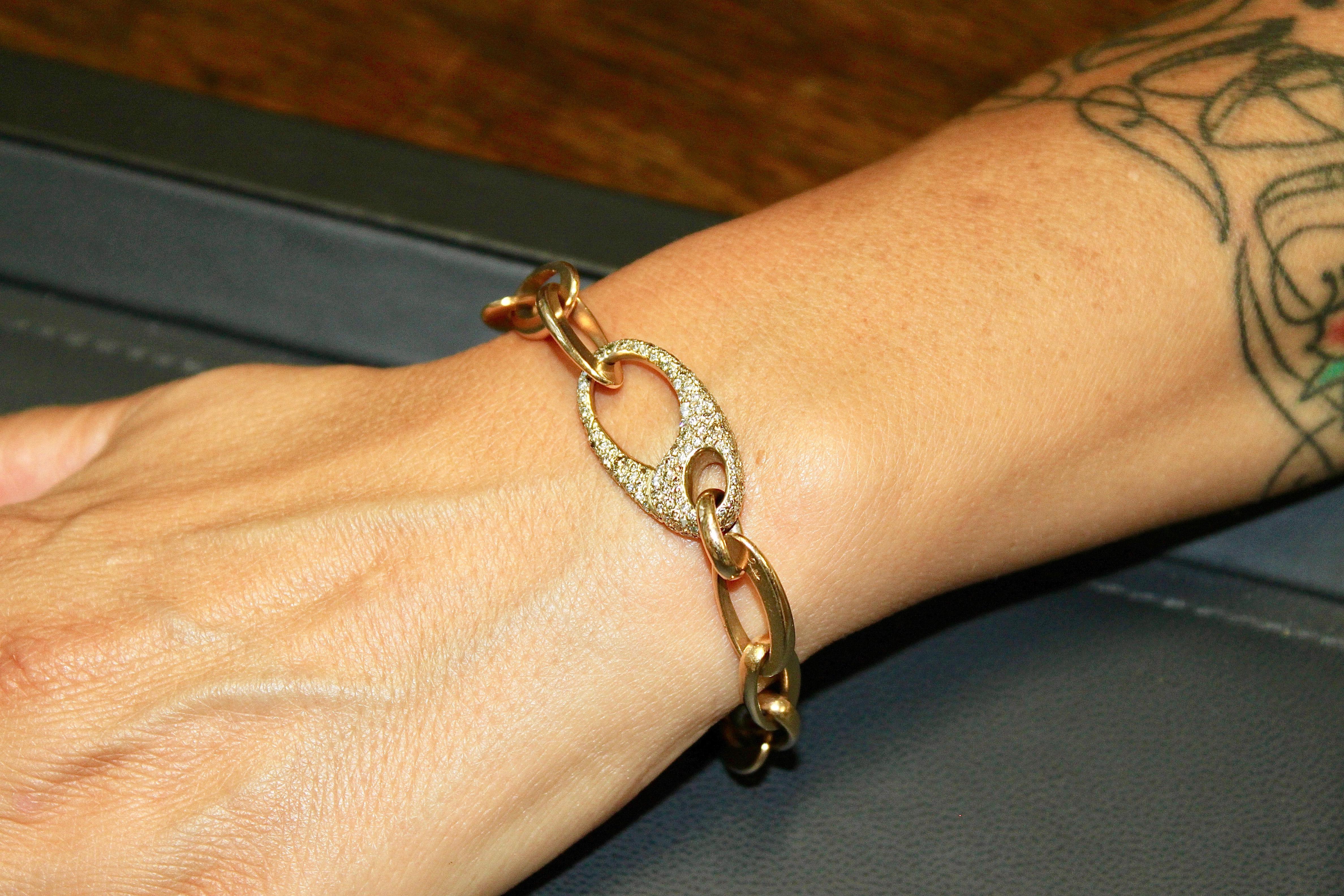 Beautiful Designer Chain Bracelet Made by Pomellato, 18 Karat Gold with Diamonds 1