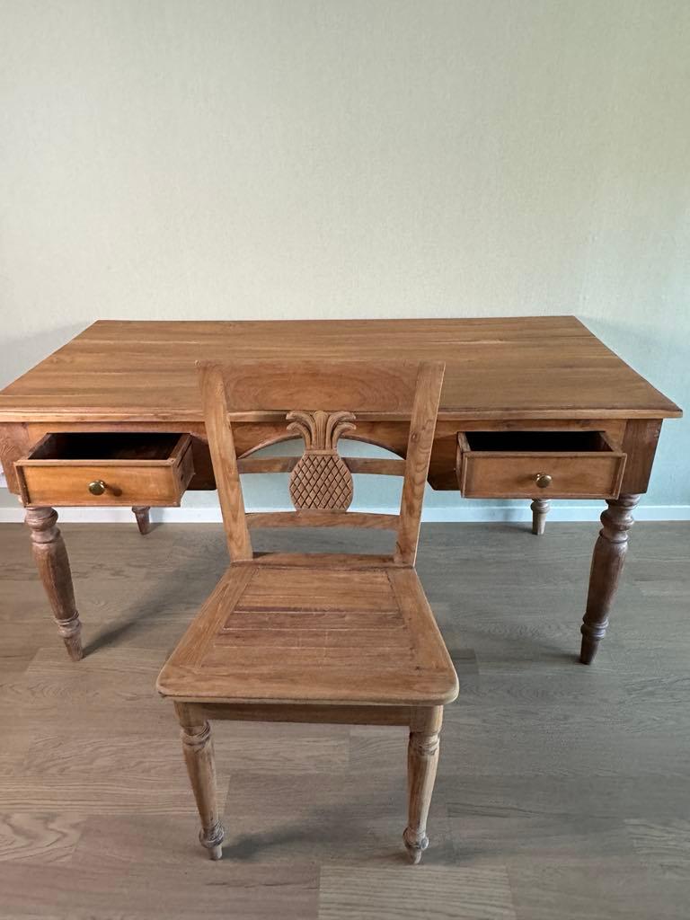 Beautiful desk and chair For Sale 5