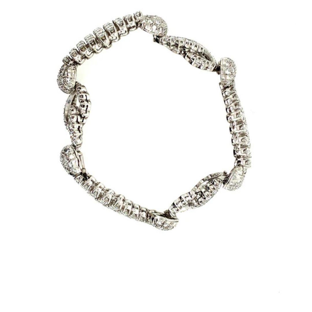 Taille brillant Magnifique bracelet en or blanc au design complexe en vente