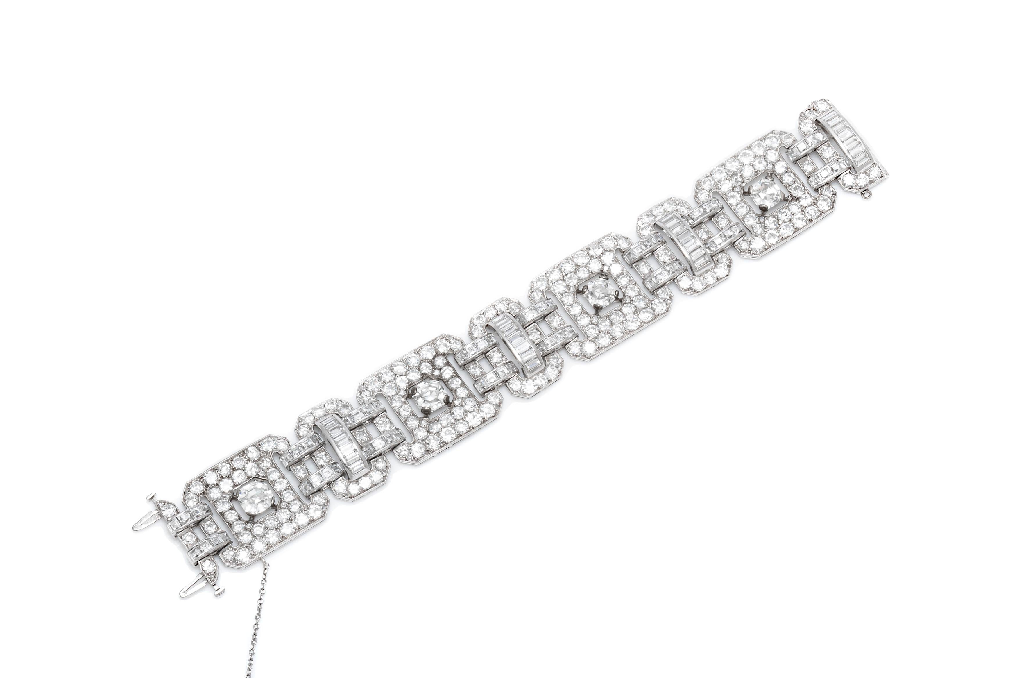 Beautiful Diamond Link Bracelet In Good Condition For Sale In New York, NY