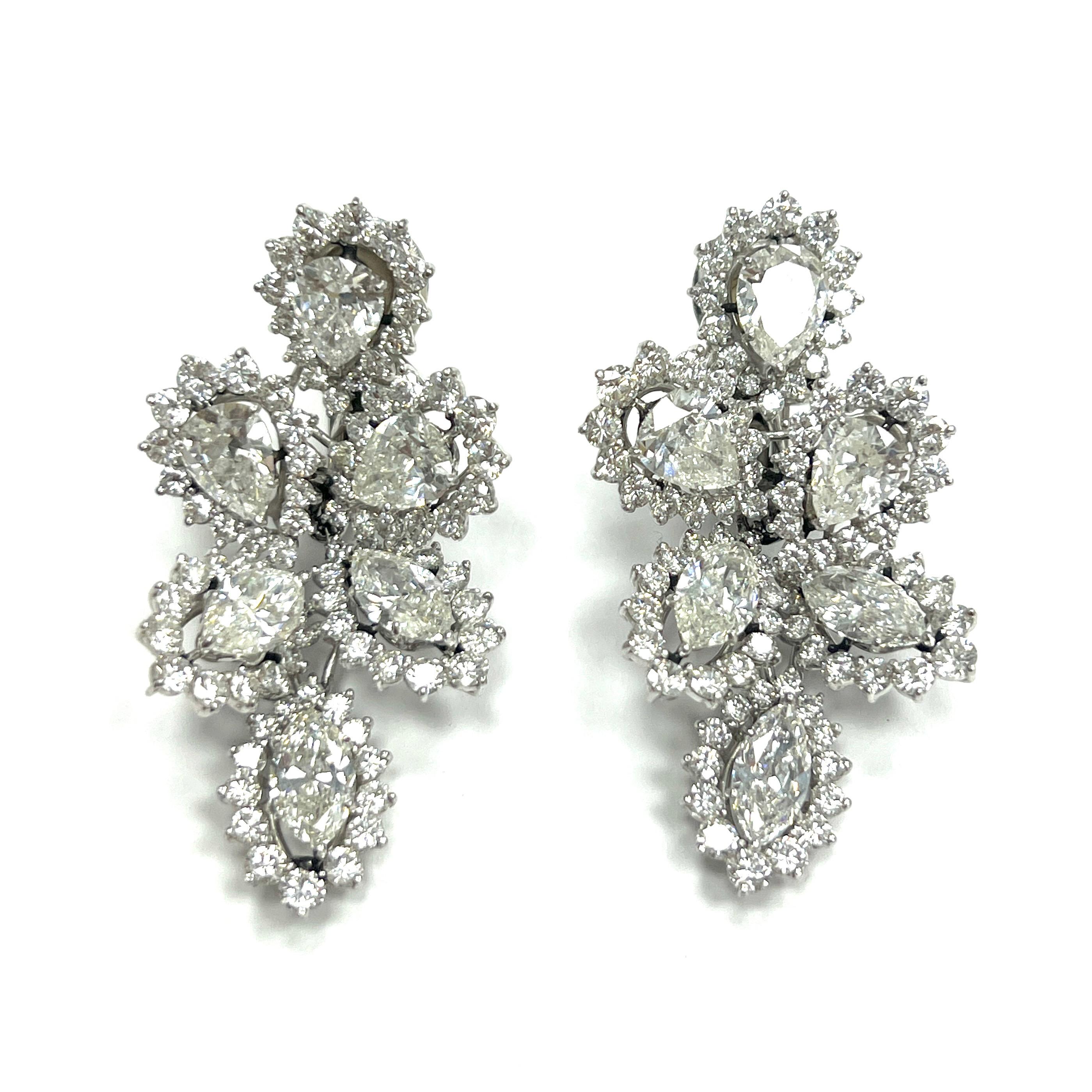 Beautiful Diamond Platinum Dangling Ear Clips In Excellent Condition For Sale In New York, NY