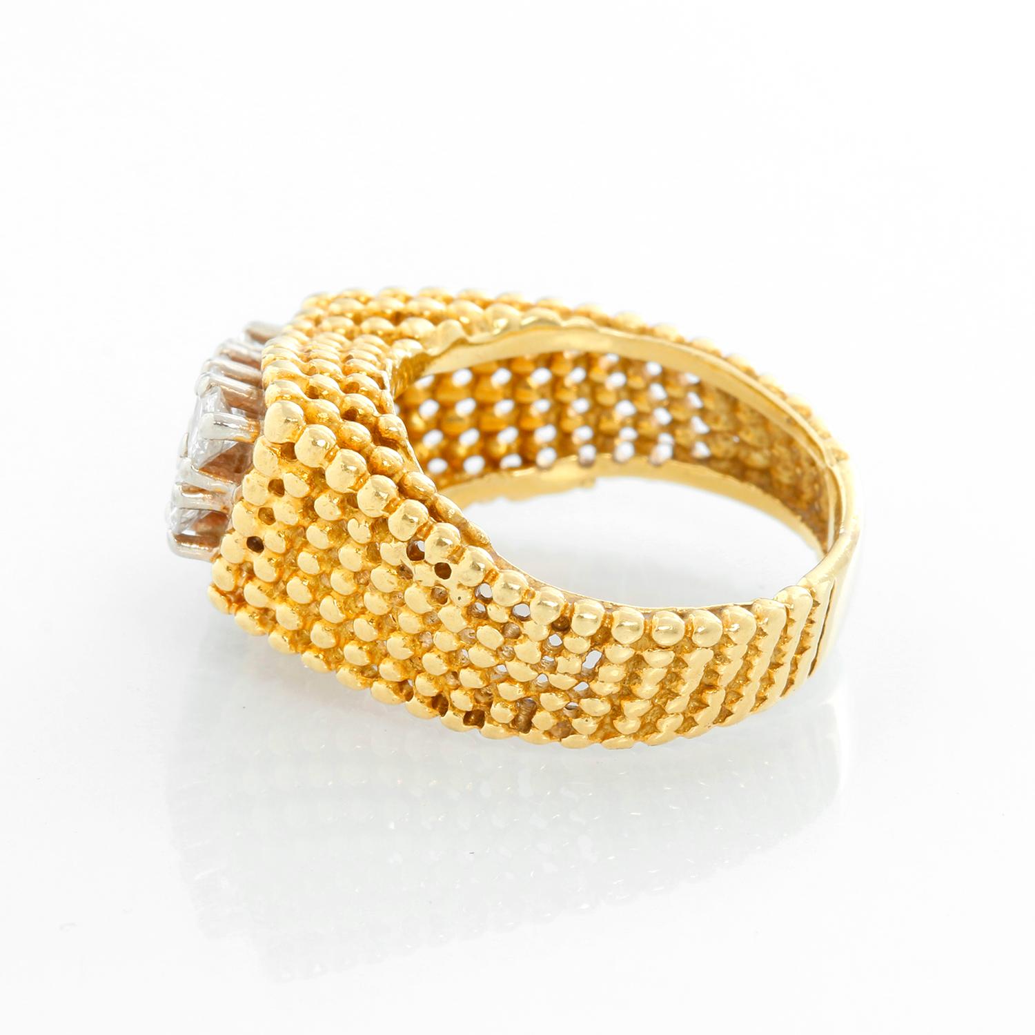 Round Cut Beautiful Diamond Yellow Gold Ring