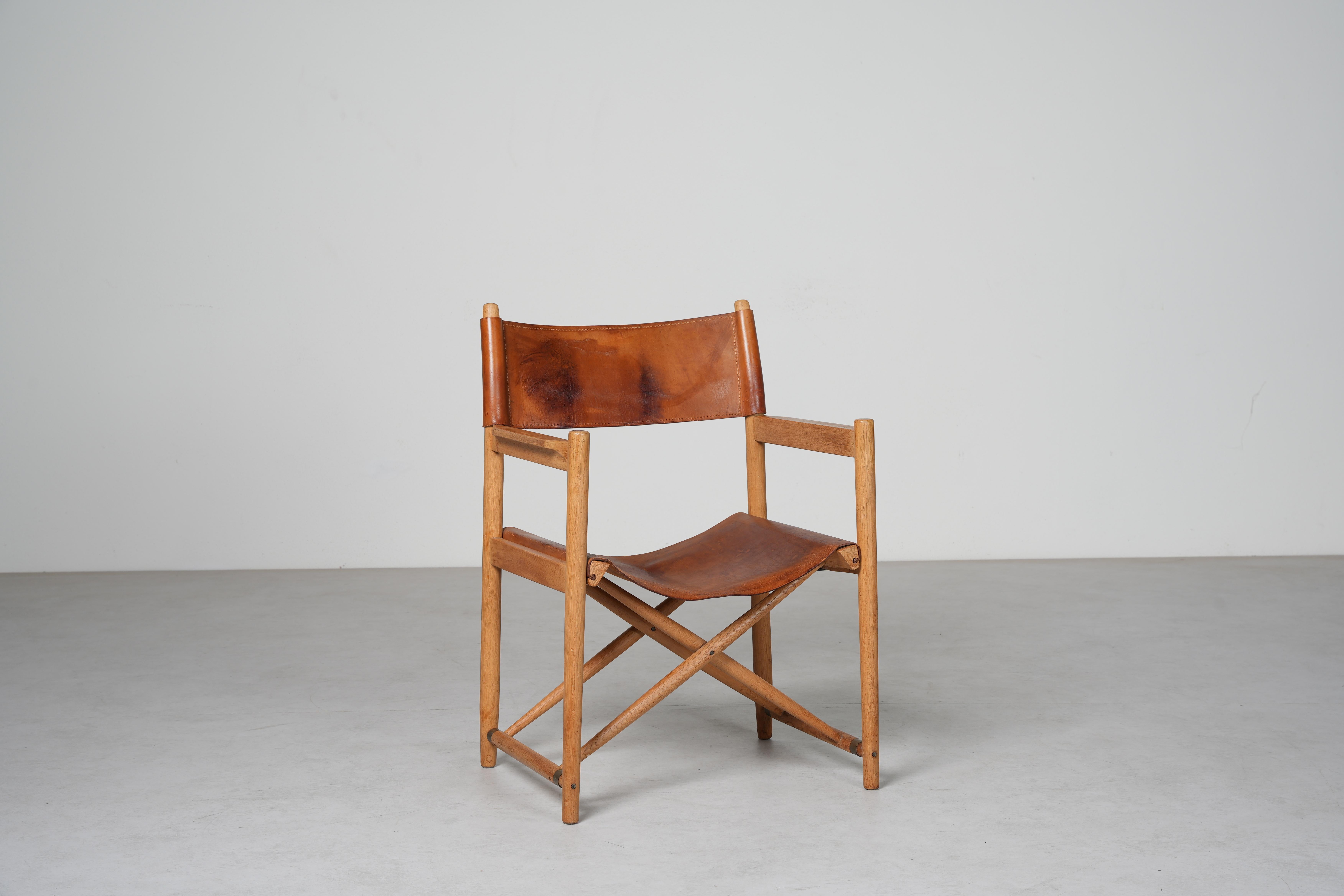 Schöner Regiestuhl von Kurt Coletto für Horgen Glarus, 1960er Jahre

Designer: Kurt Coletto
Hersteller: Horgen-Glarus
Modell: Regiestuhl
MATERIAL: Eiche mit Sitz und Rückenlehne aus patiniertem Leder
Jahr der Herstellung: 1960s
Zustand: Guter