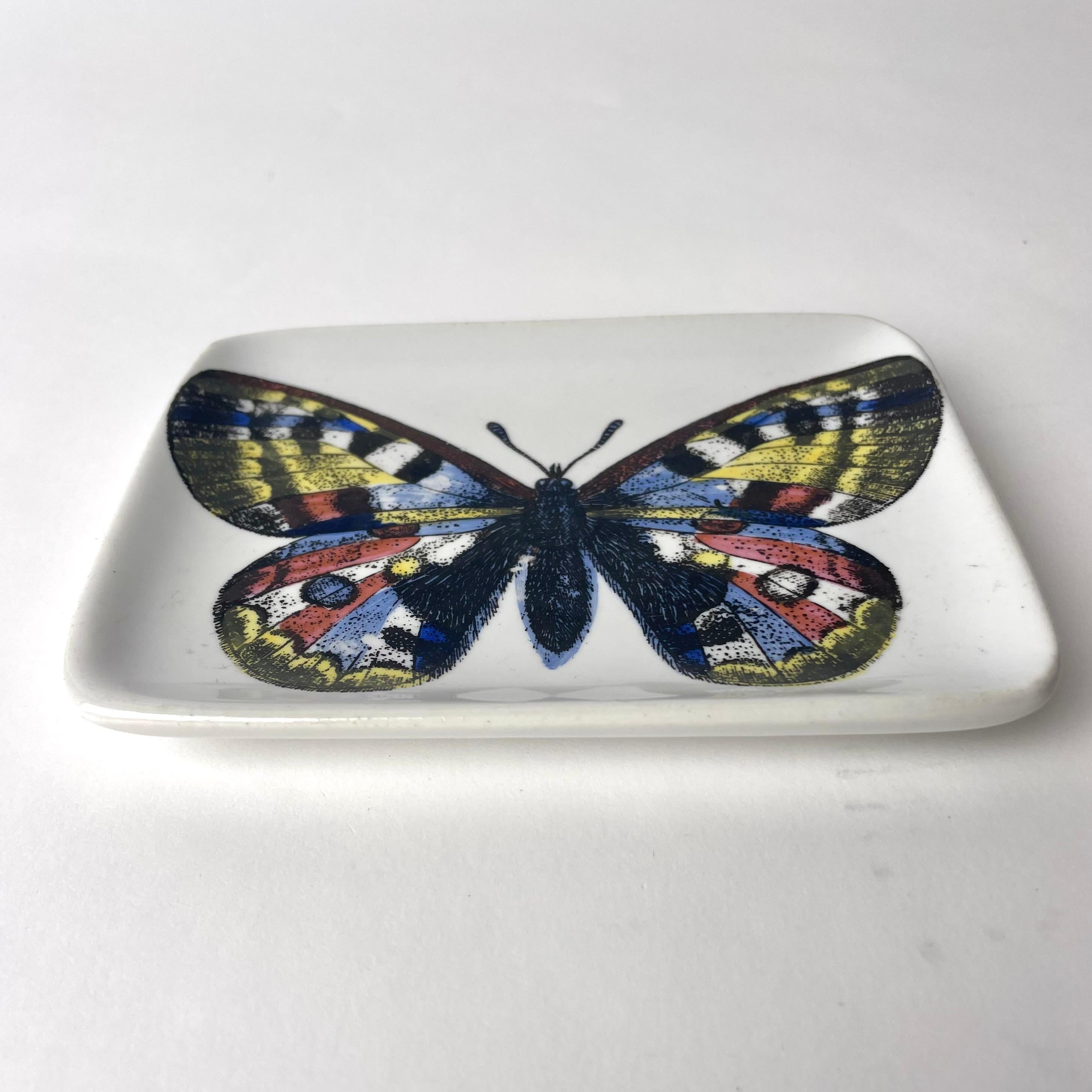 Italian Beautiful dish with Butterfly in porcelain by Piero Fornasetti. Mid-20th Century For Sale