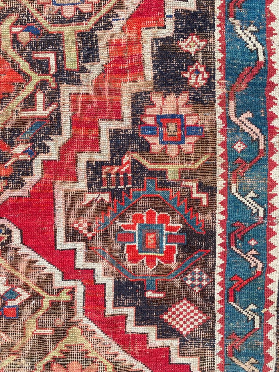 Preciosa alfombra Karabagh antigua envejecida de Bobyrug en venta 3