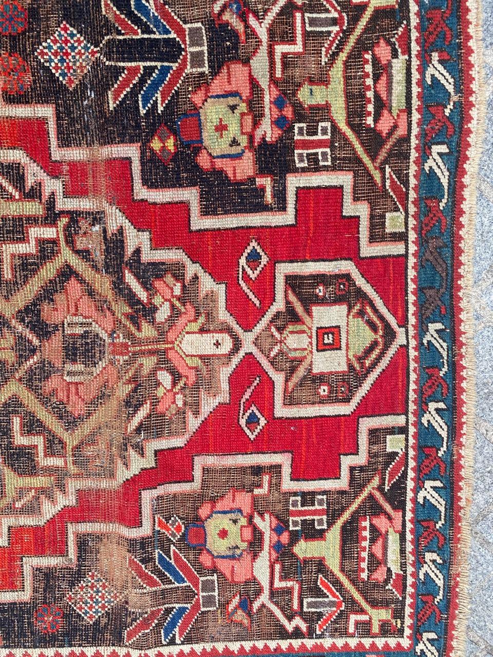 Preciosa alfombra Karabagh antigua envejecida de Bobyrug Anudado a mano en venta