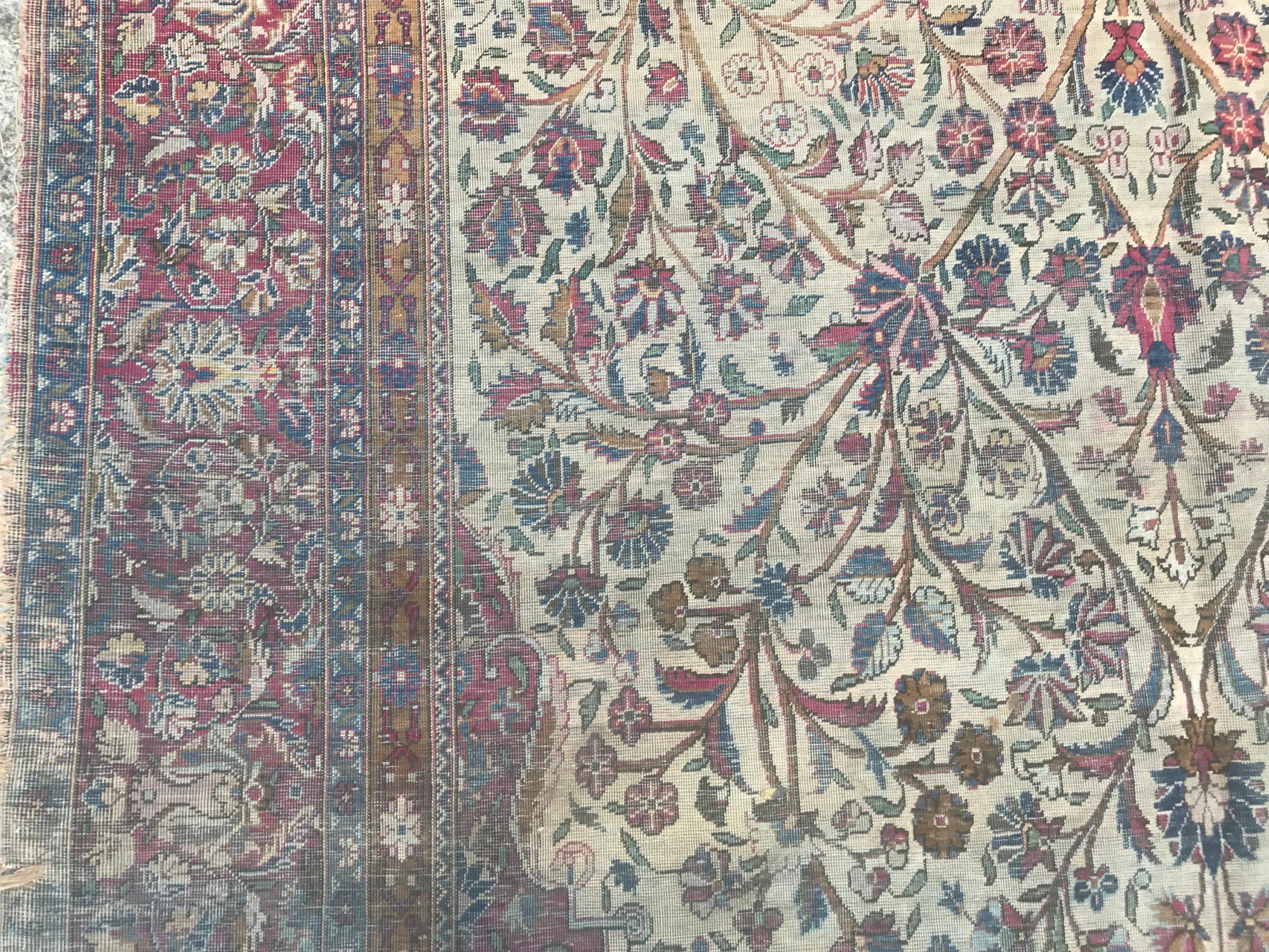 Noué à la main Bobyrug's Beautiful Distressed Antique Kashan Silk Rug (Tapis de soie antique vieilli) en vente