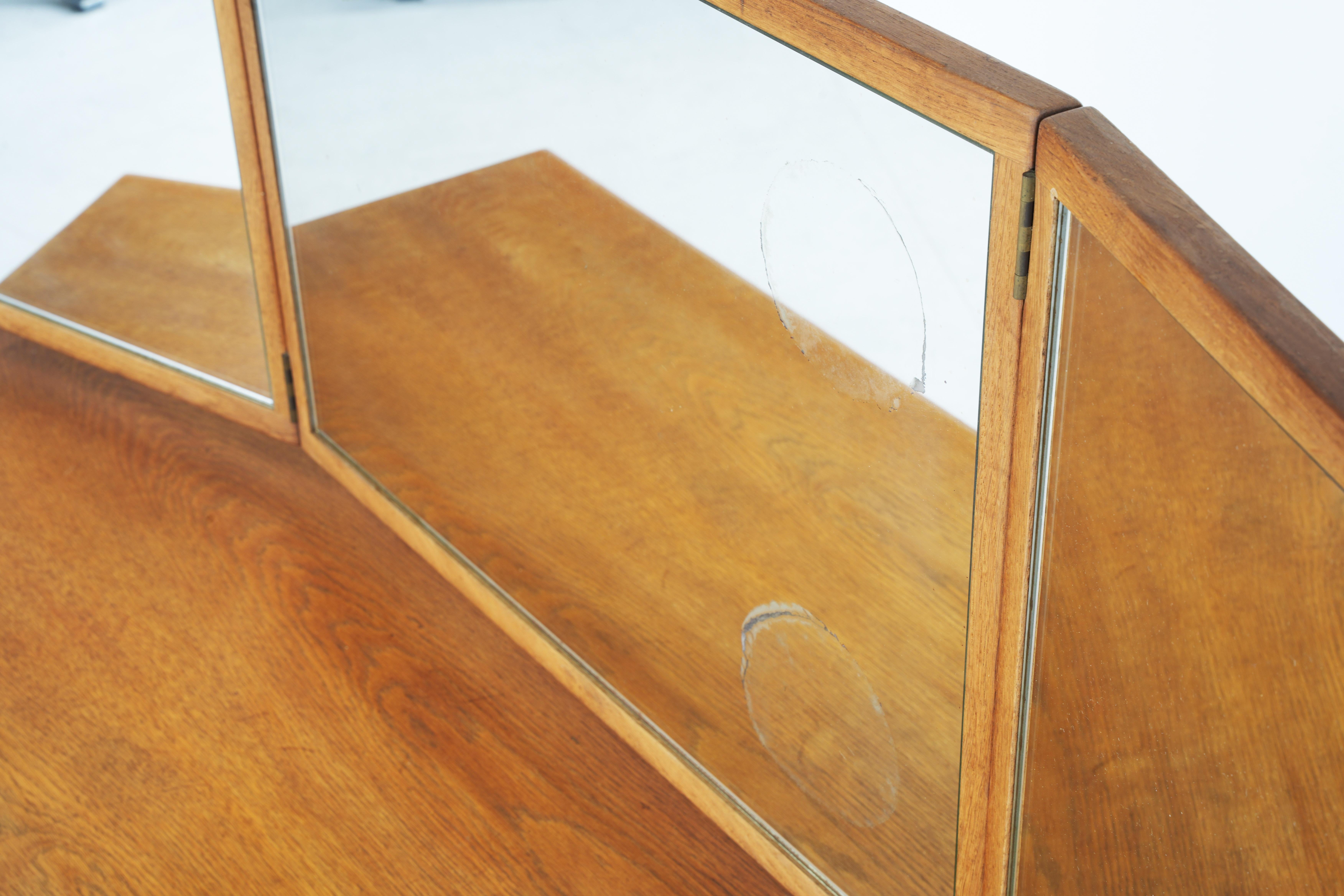 20th Century Beautiful Dressing Table by Aksel Kjersgaard in Oak, Denmark, 1960s For Sale