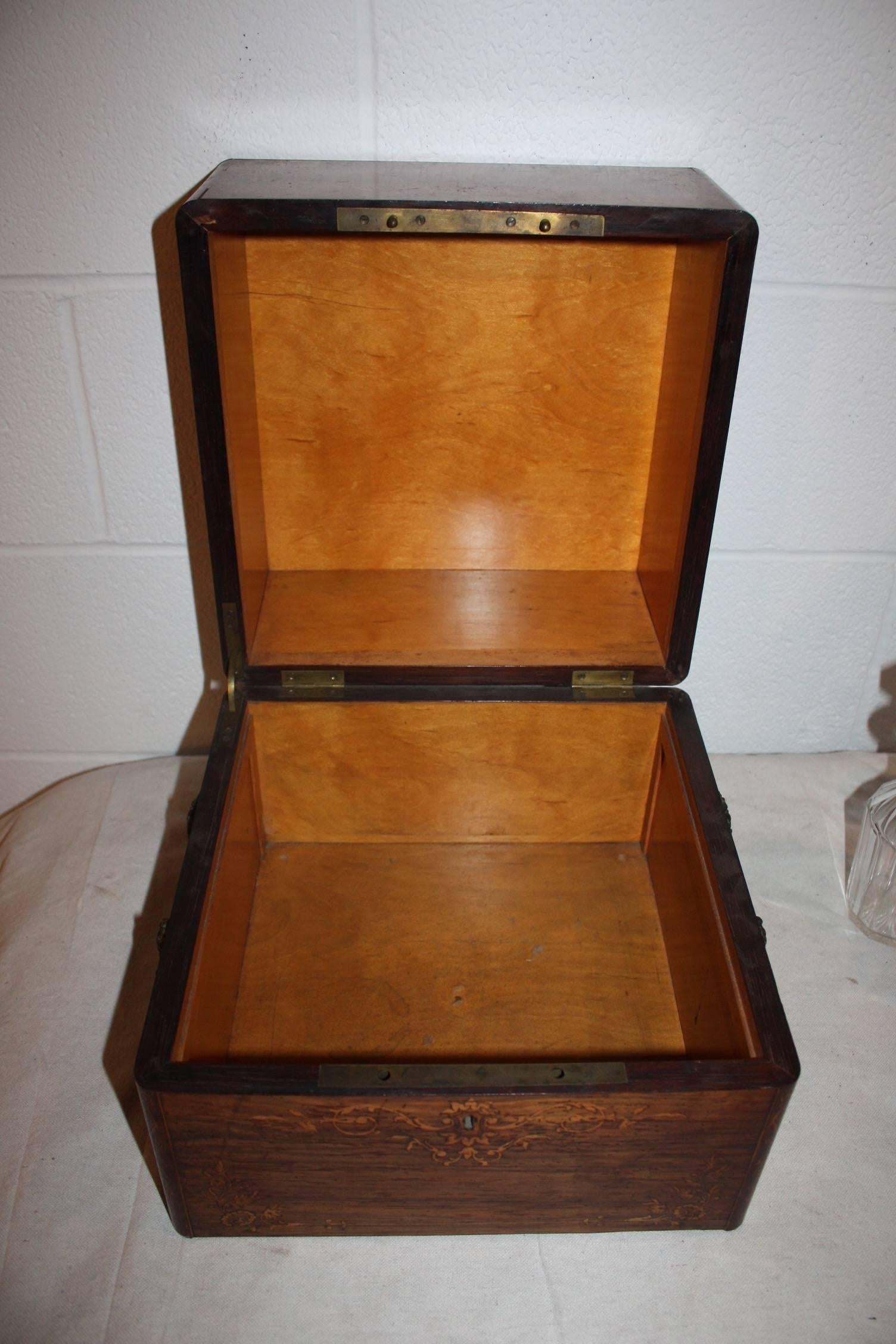Beautiful Early 19th Century French Liqueur Box For Sale 1