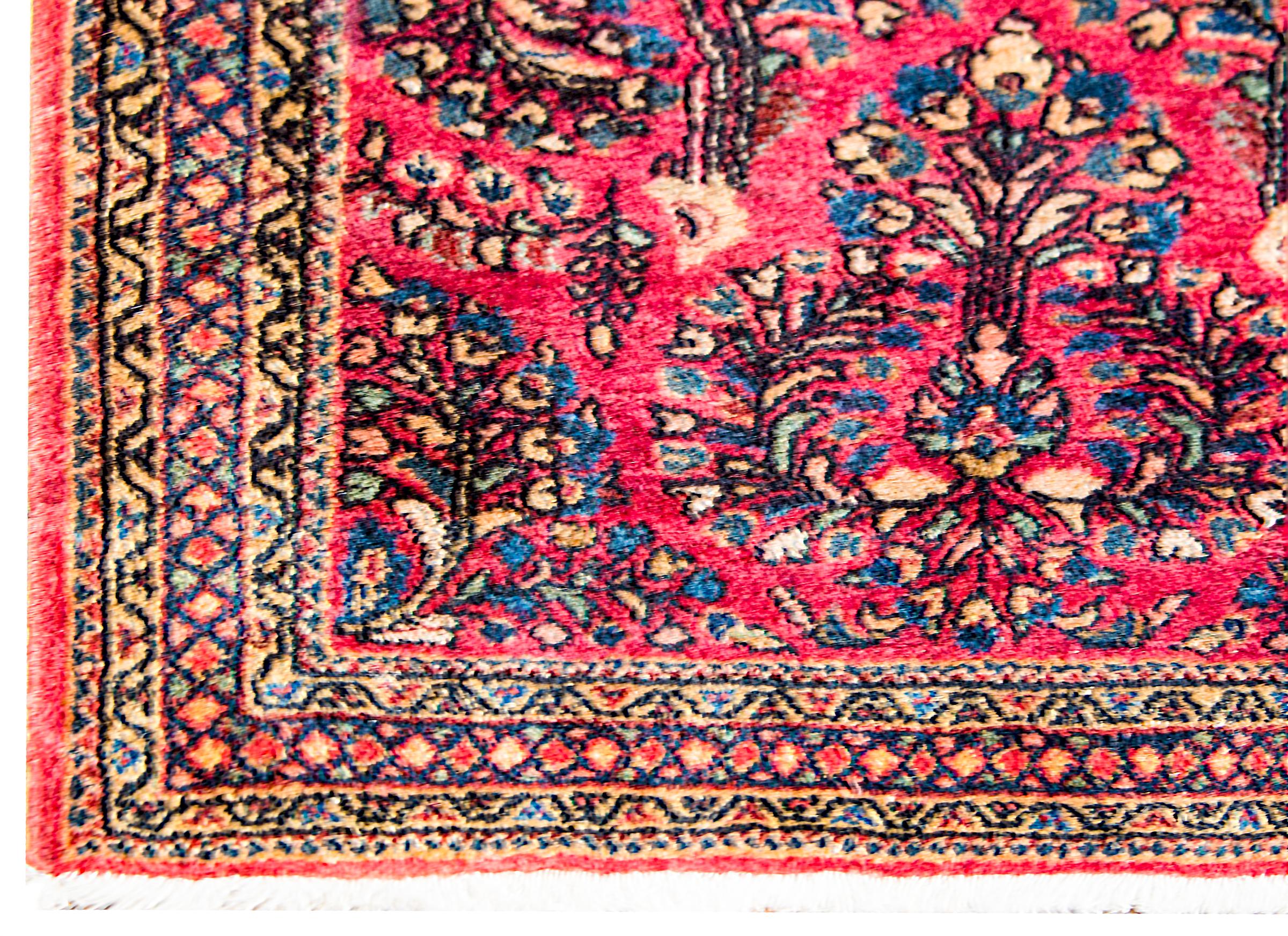 Persian Beautiful Early 20th Century Antique Sarouk Rug For Sale