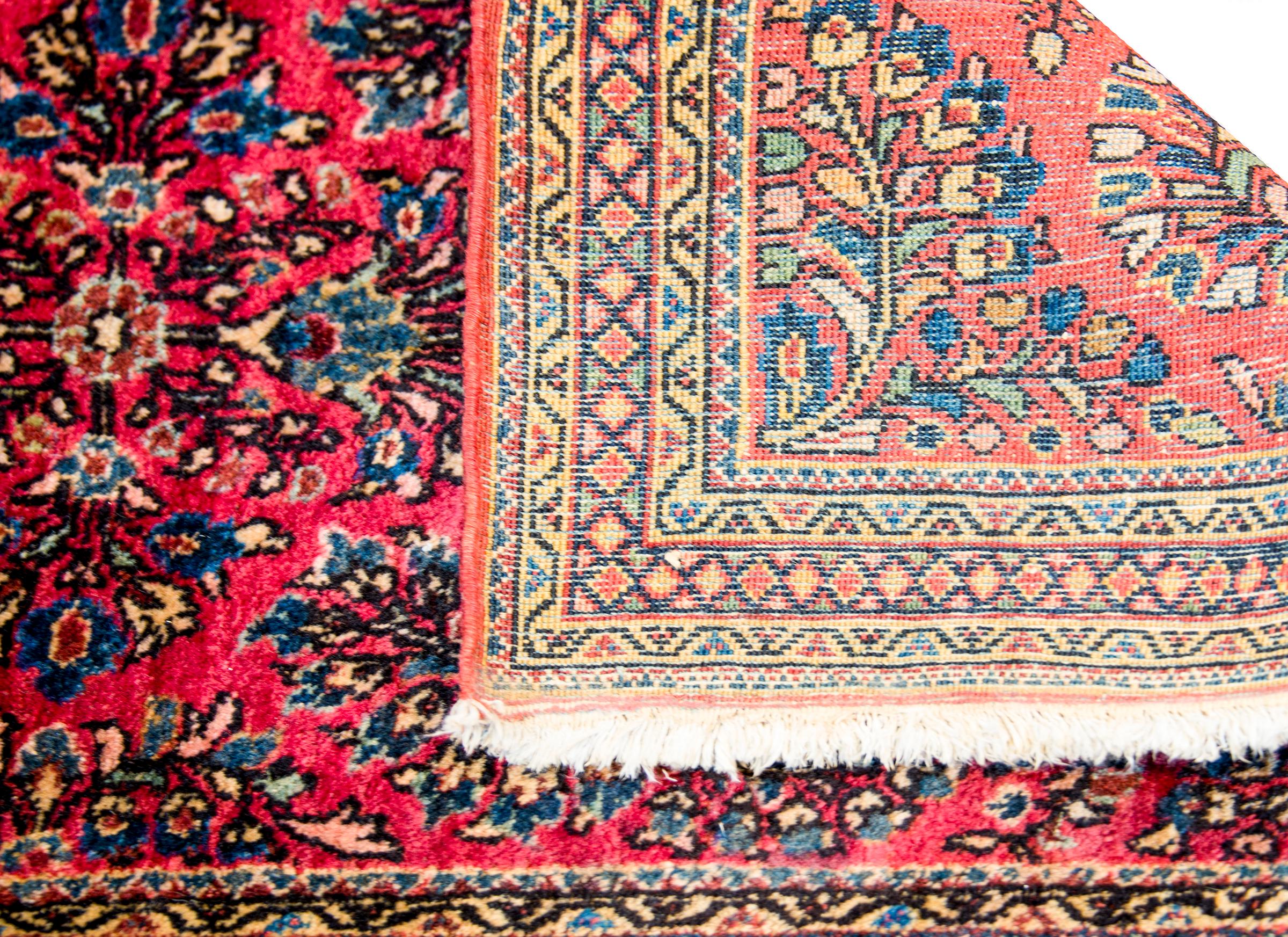 Mid-20th Century Beautiful Early 20th Century Antique Sarouk Rug For Sale