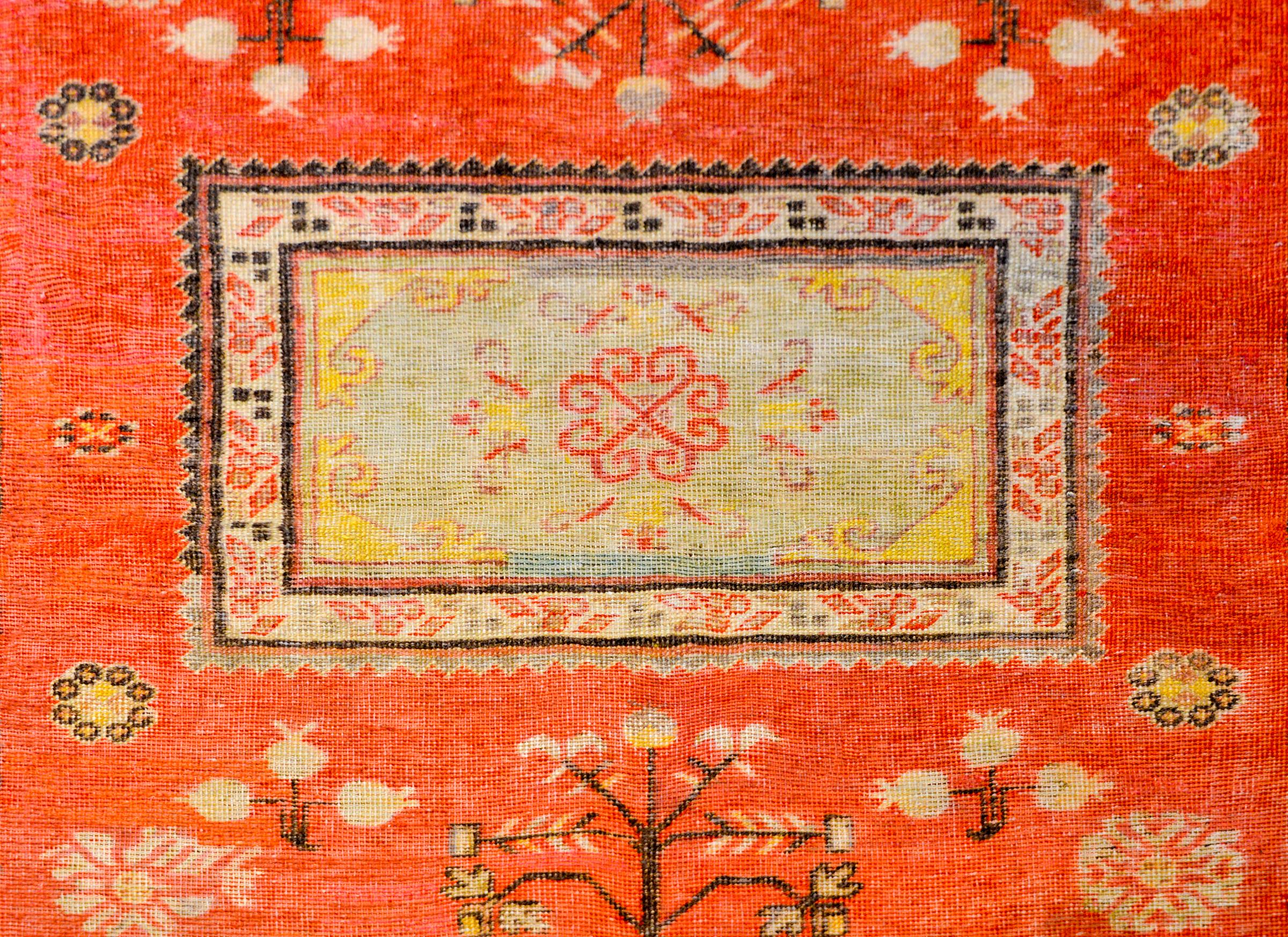 Mid-20th Century Beautiful Early 20th Century Central Asian Khotan Rug For Sale
