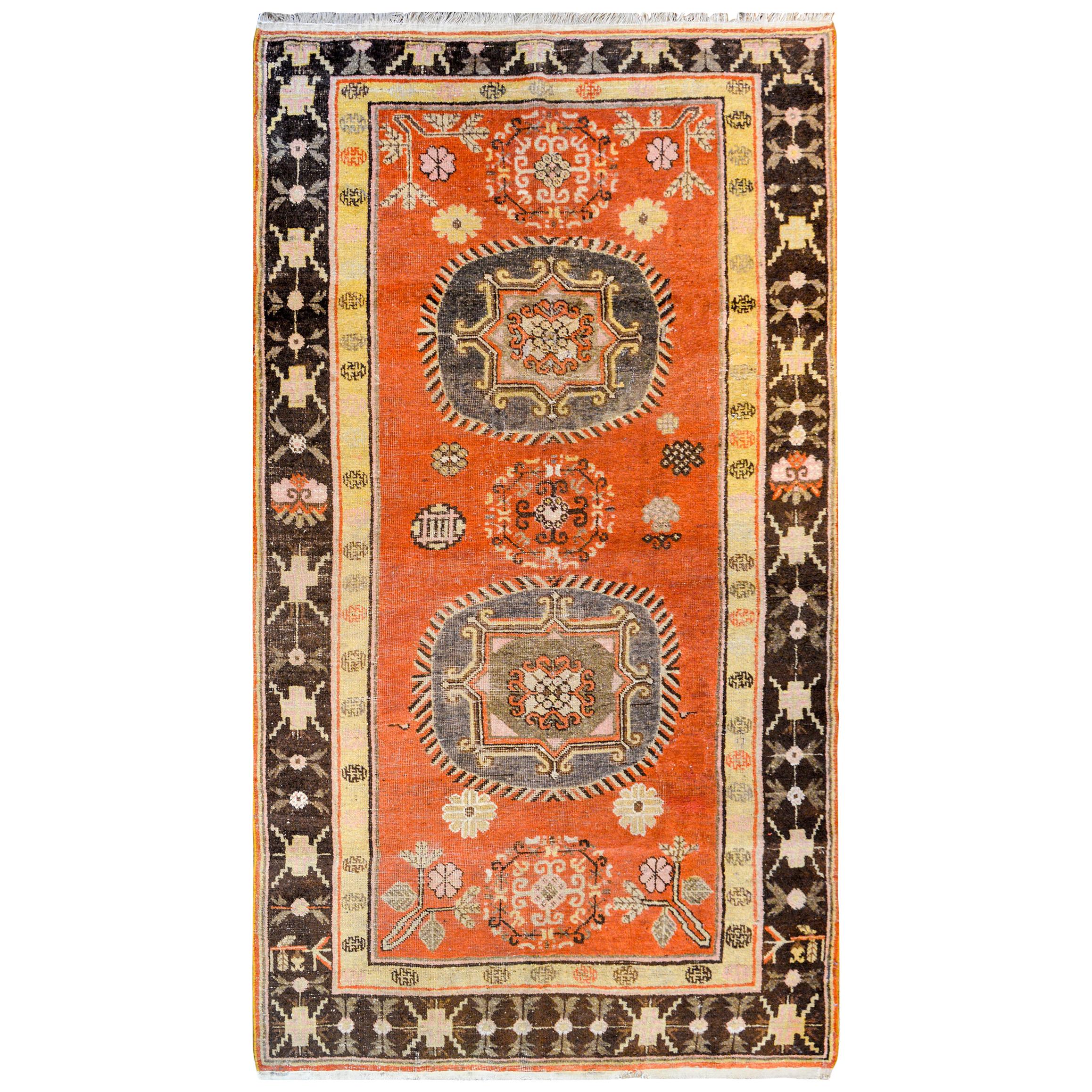 Schöner zentralasiatischer Samarghand-Teppich aus dem frühen 20. Jahrhundert