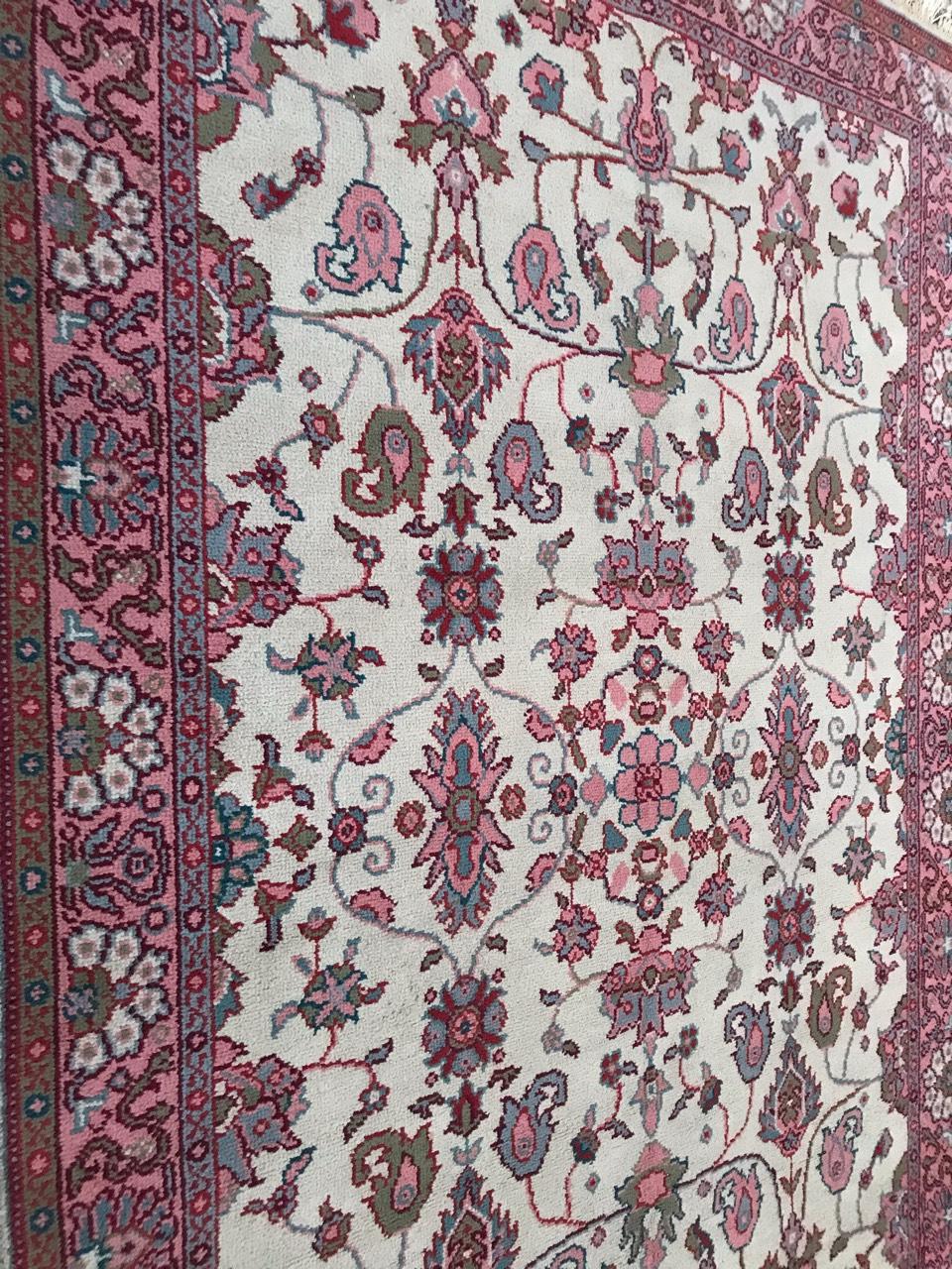 Bobyrug’s Beautiful Early 20th Century European Smyrne Design Rug In Good Condition For Sale In Saint Ouen, FR