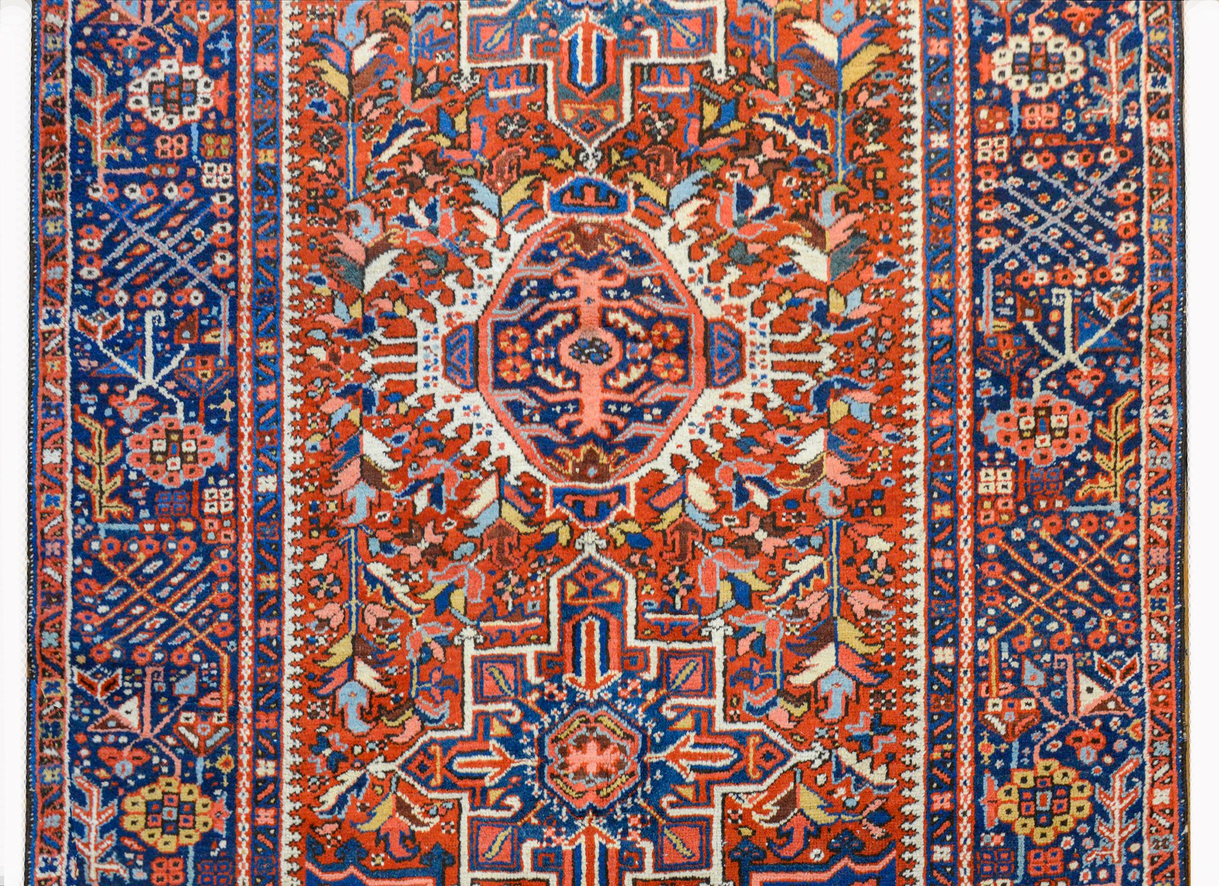 Schöner Karajeh-Teppich aus dem frühen 20. Jahrhundert (Persisch) im Angebot