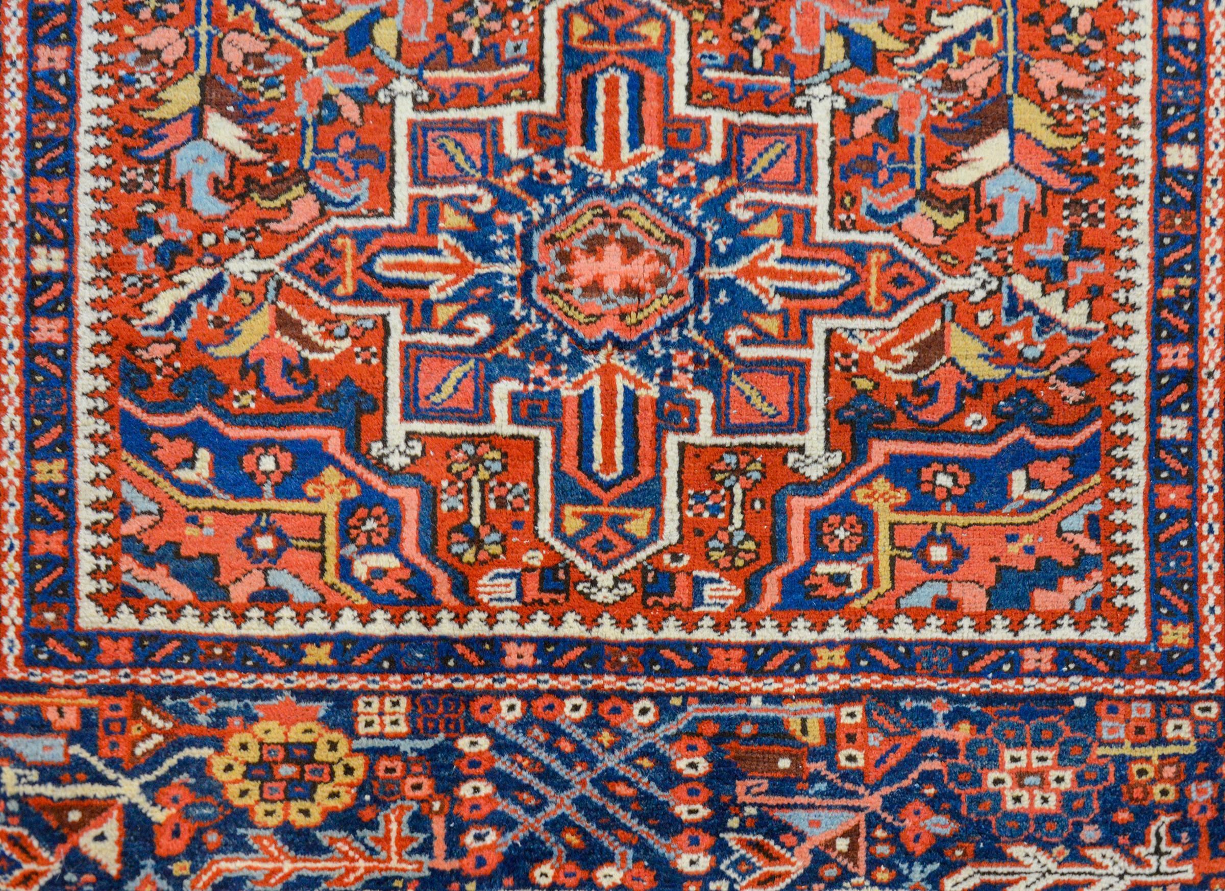 Schöner Karajeh-Teppich aus dem frühen 20. Jahrhundert (Frühes 20. Jahrhundert) im Angebot
