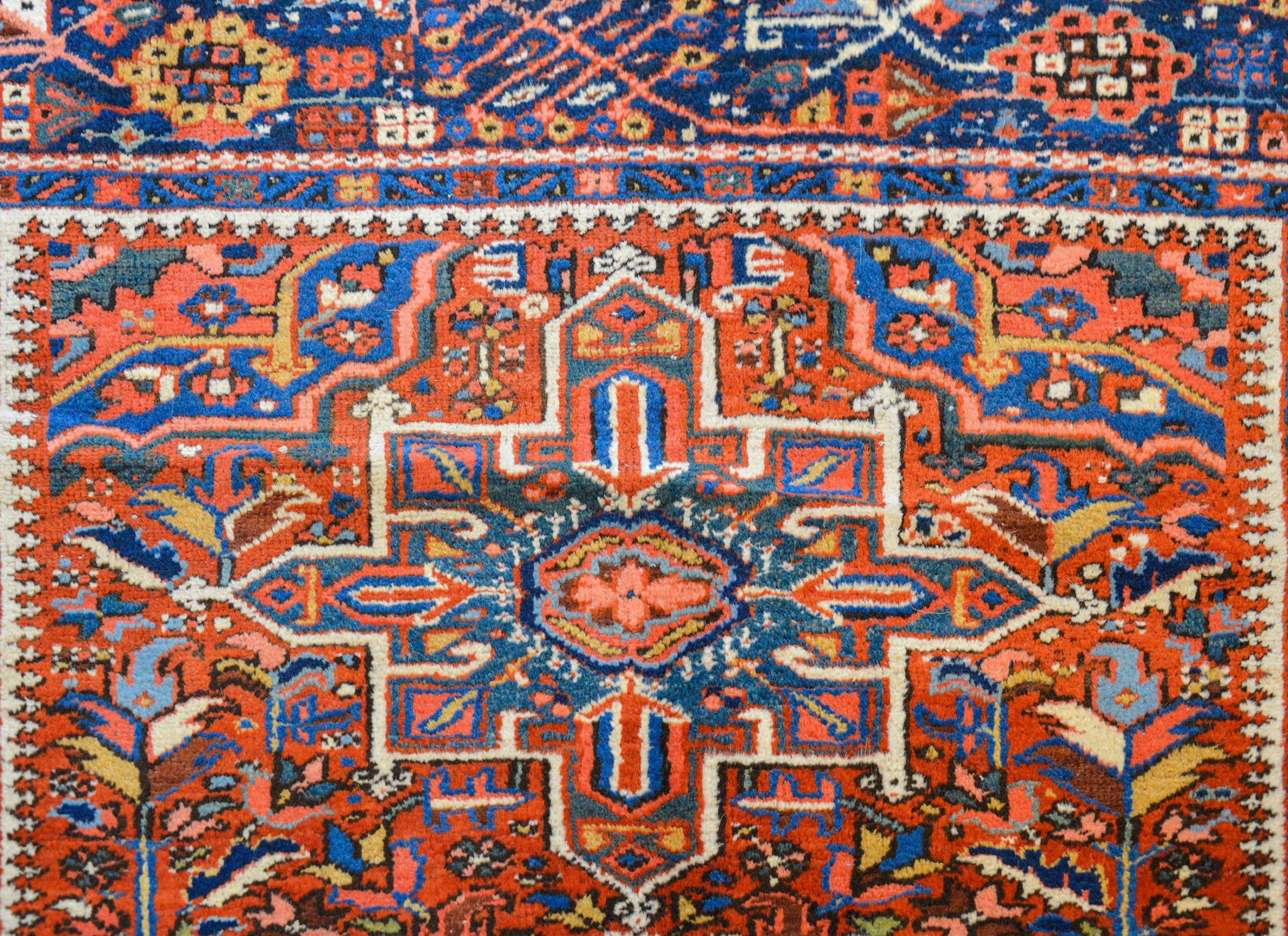 Schöner Karajeh-Teppich aus dem frühen 20. Jahrhundert (Wolle) im Angebot