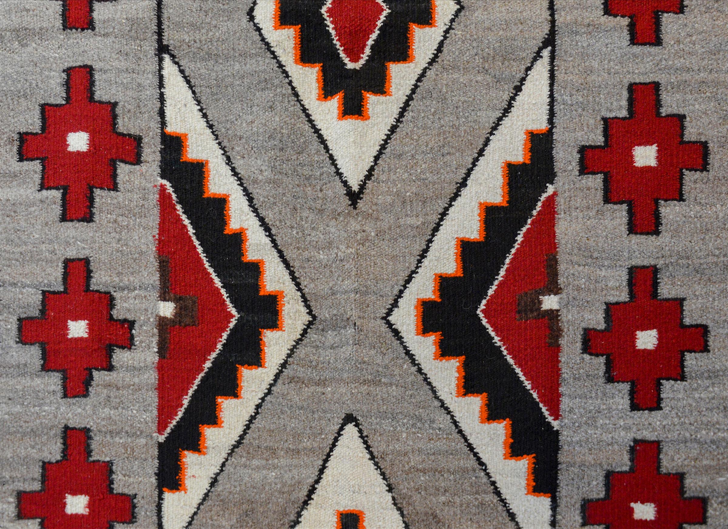 Beautiful Early 20th Century Navajo Rug In Good Condition In Chicago, IL