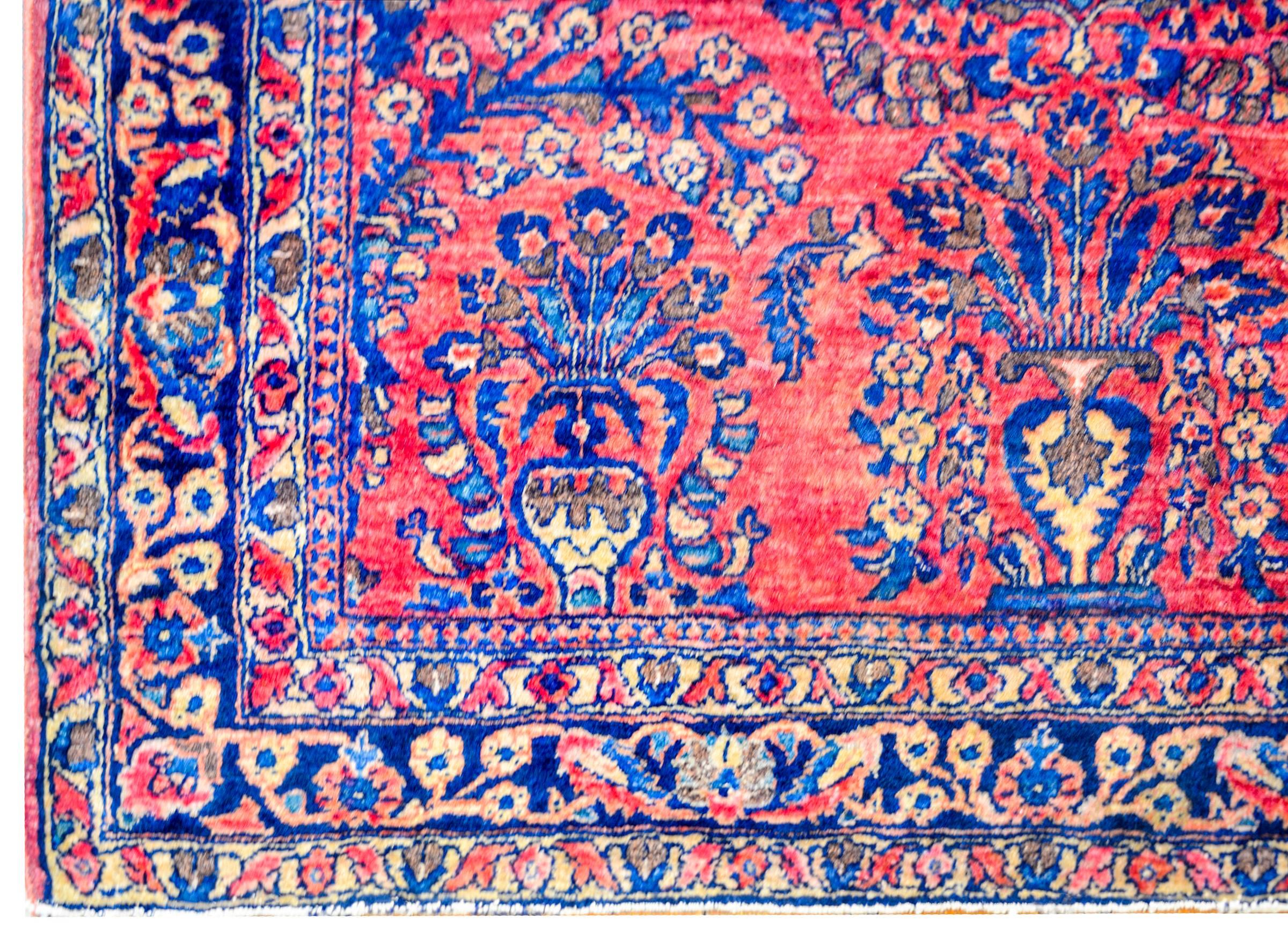 Persian Beautiful Early 20th Century Sarouk Rug For Sale