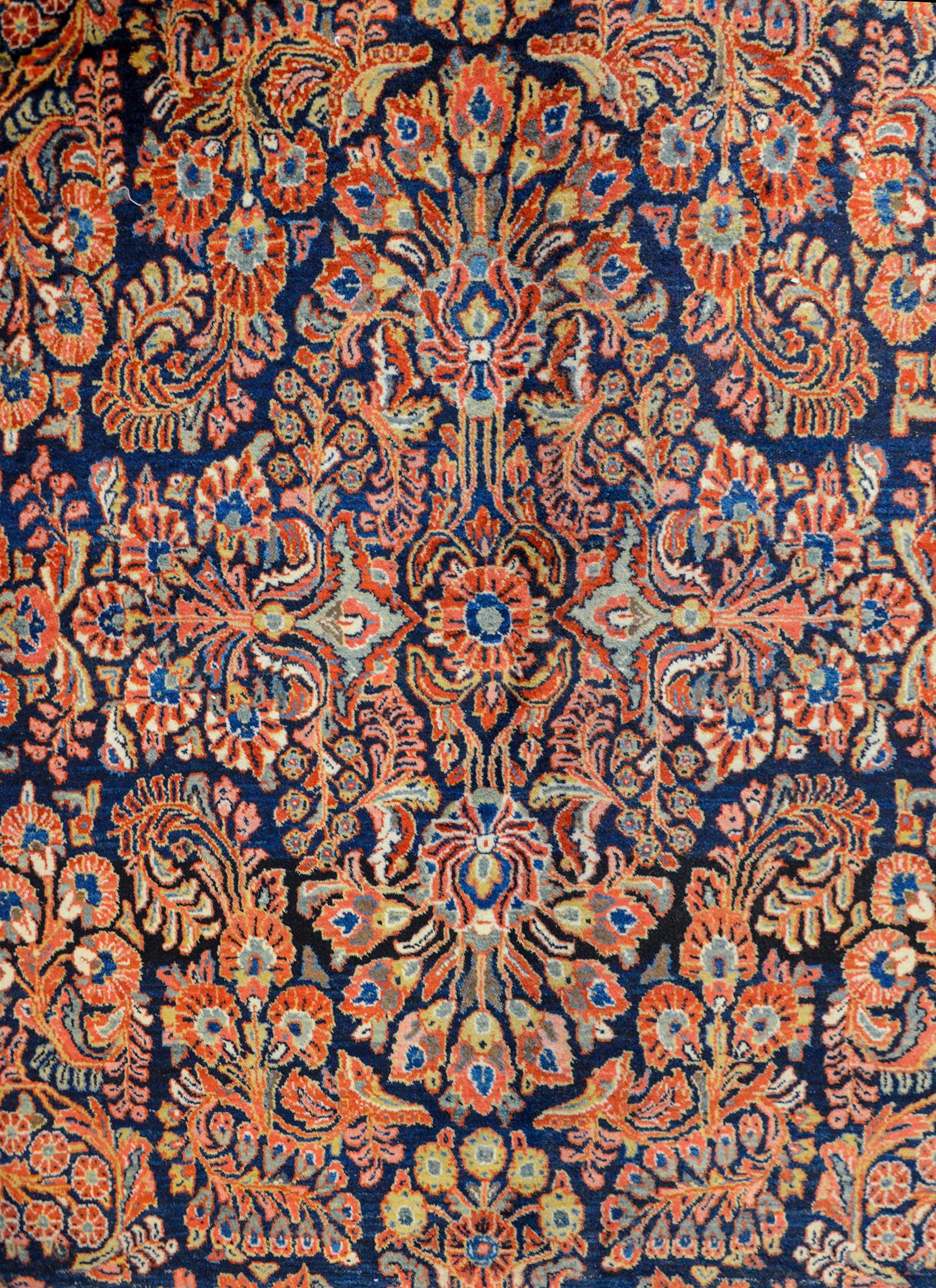 Persian Beautiful Early 20th Century Sarouk Rug For Sale