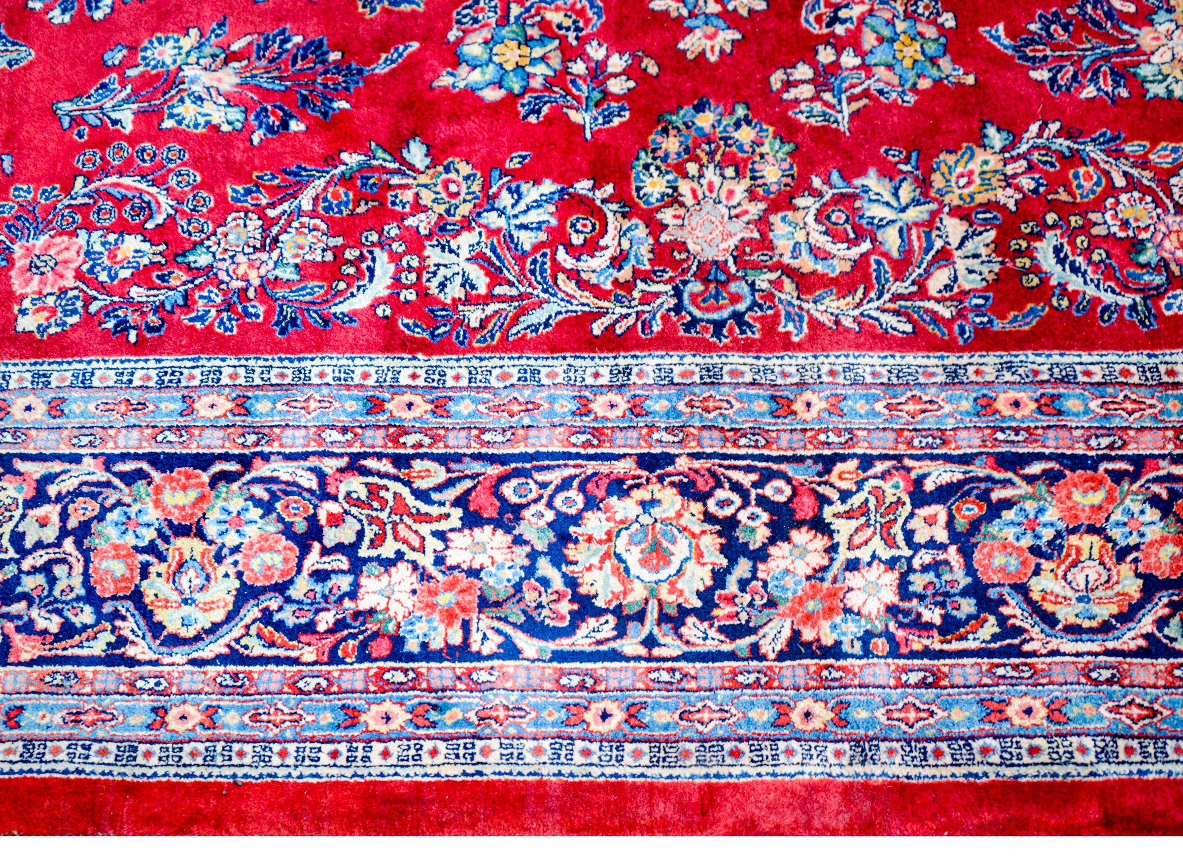 Beautiful Early 20th Century Sarouk Rug In Good Condition For Sale In Chicago, IL
