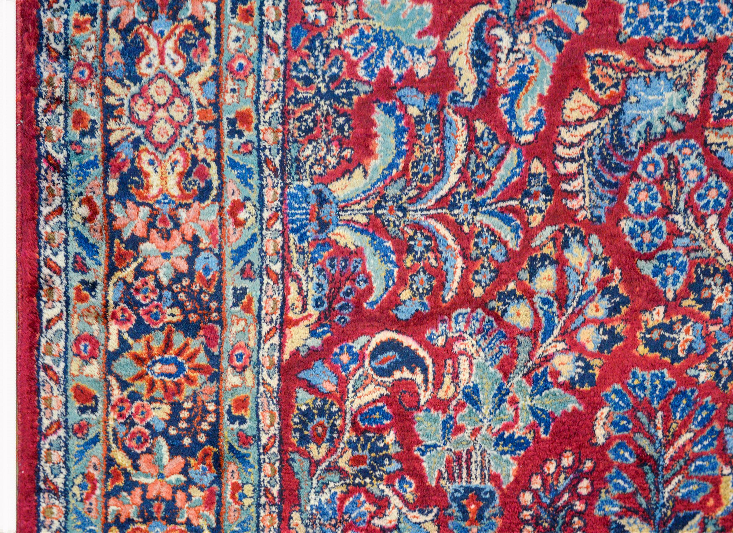 Beautiful Early 20th Century Sarouk Rug In Good Condition In Chicago, IL