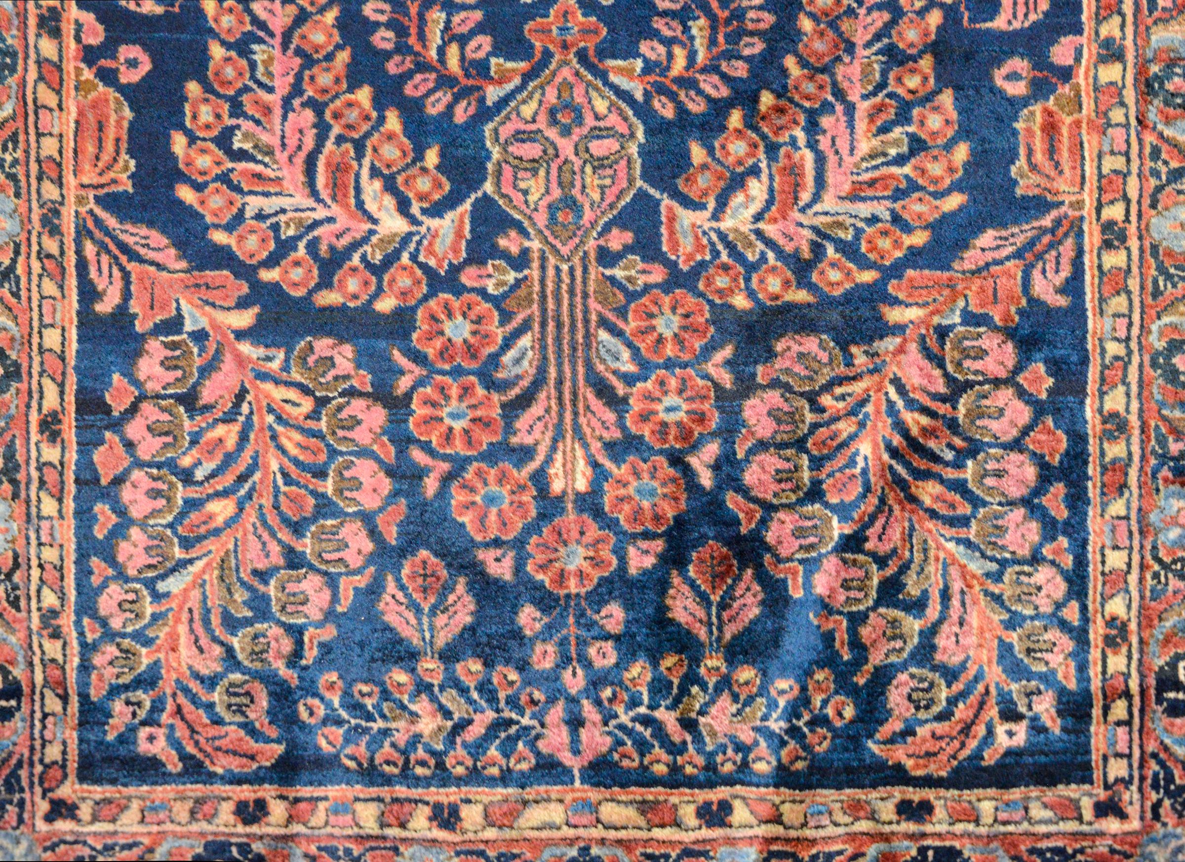 Beautiful Early 20th Century Sarouk Rug In Good Condition In Chicago, IL