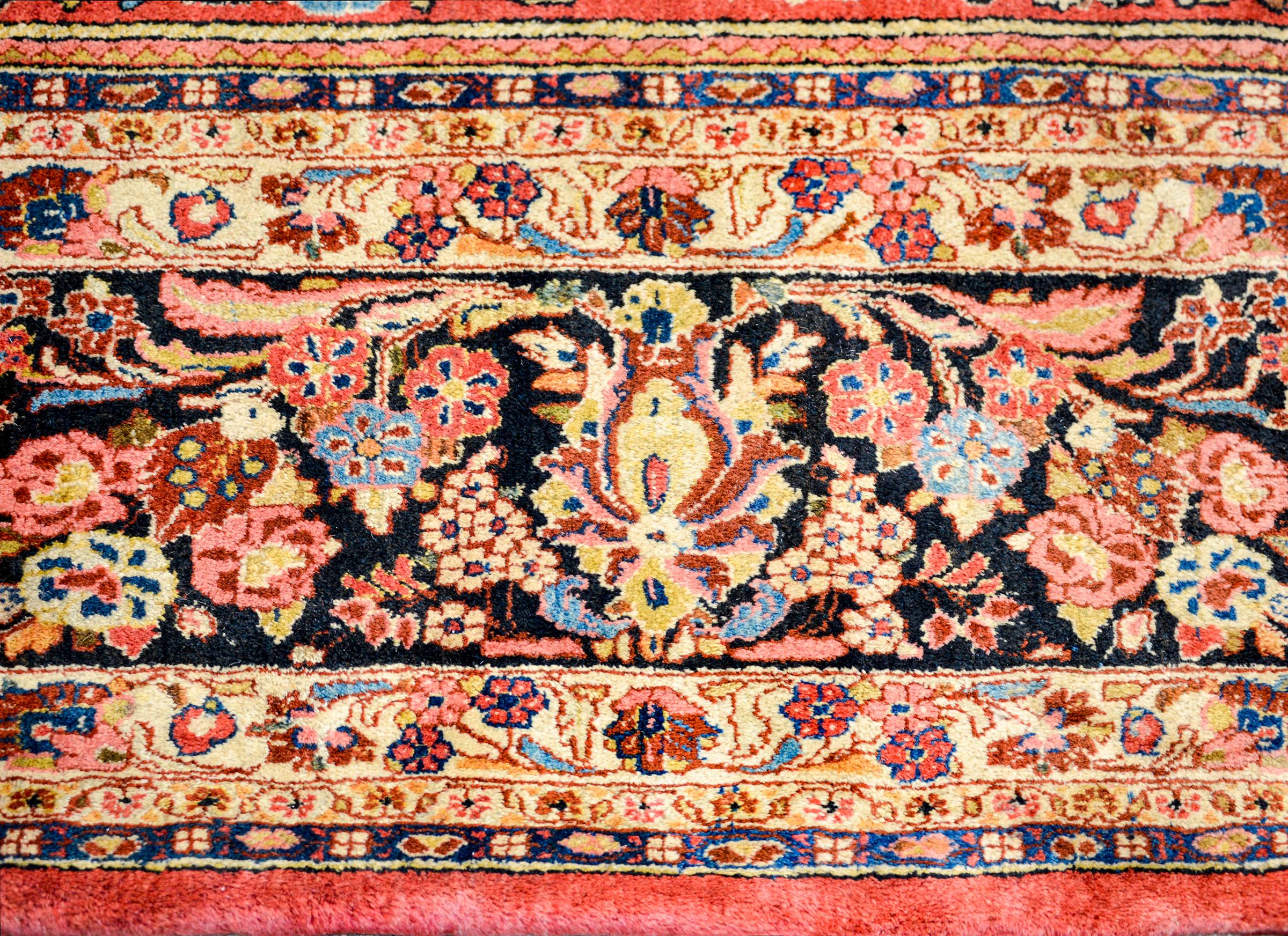 Beautiful Early 20th Century Sarouk Rug In Good Condition For Sale In Chicago, IL