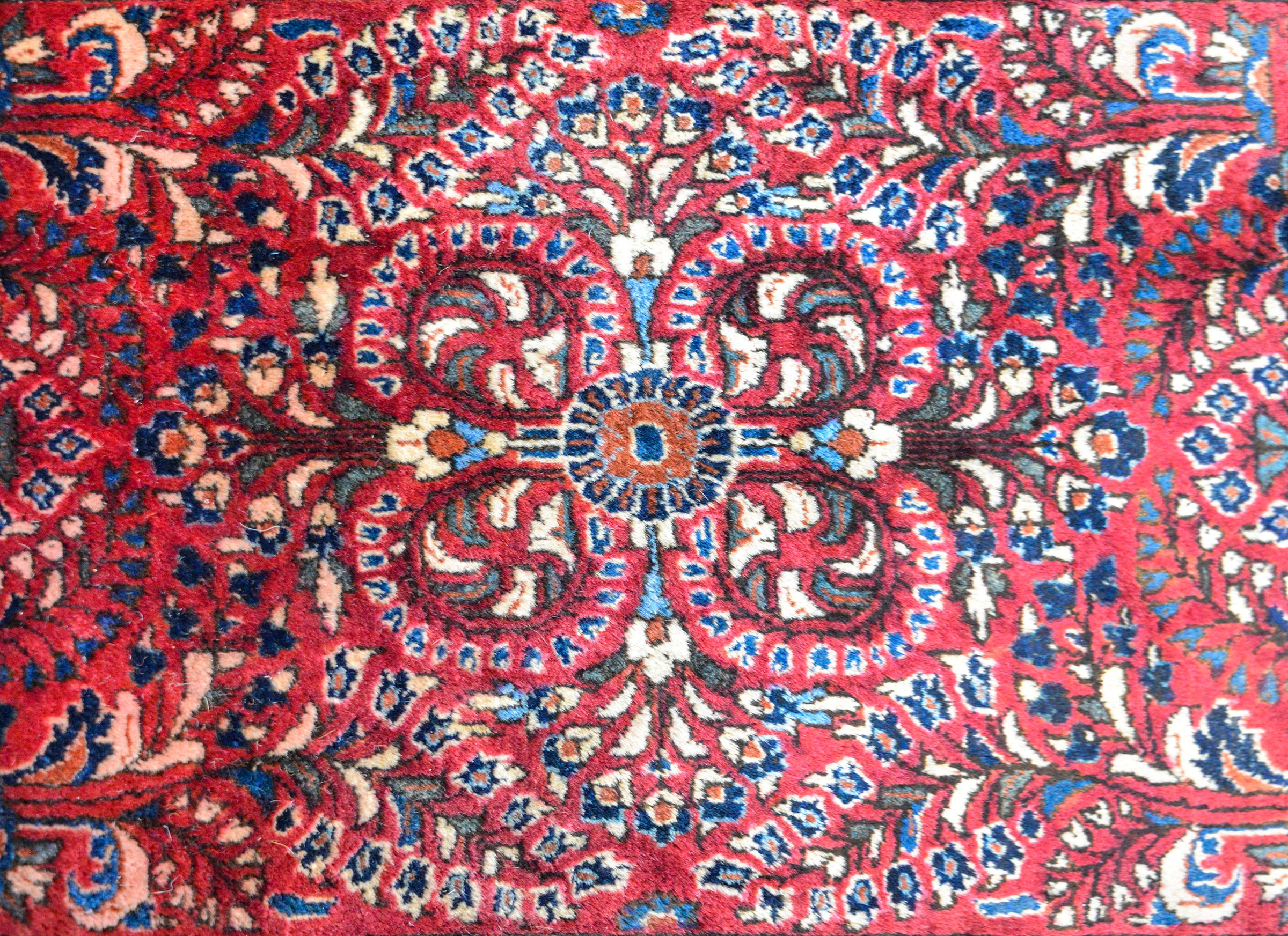 Mid-20th Century Beautiful Early 20th Century Sarouk Rug For Sale