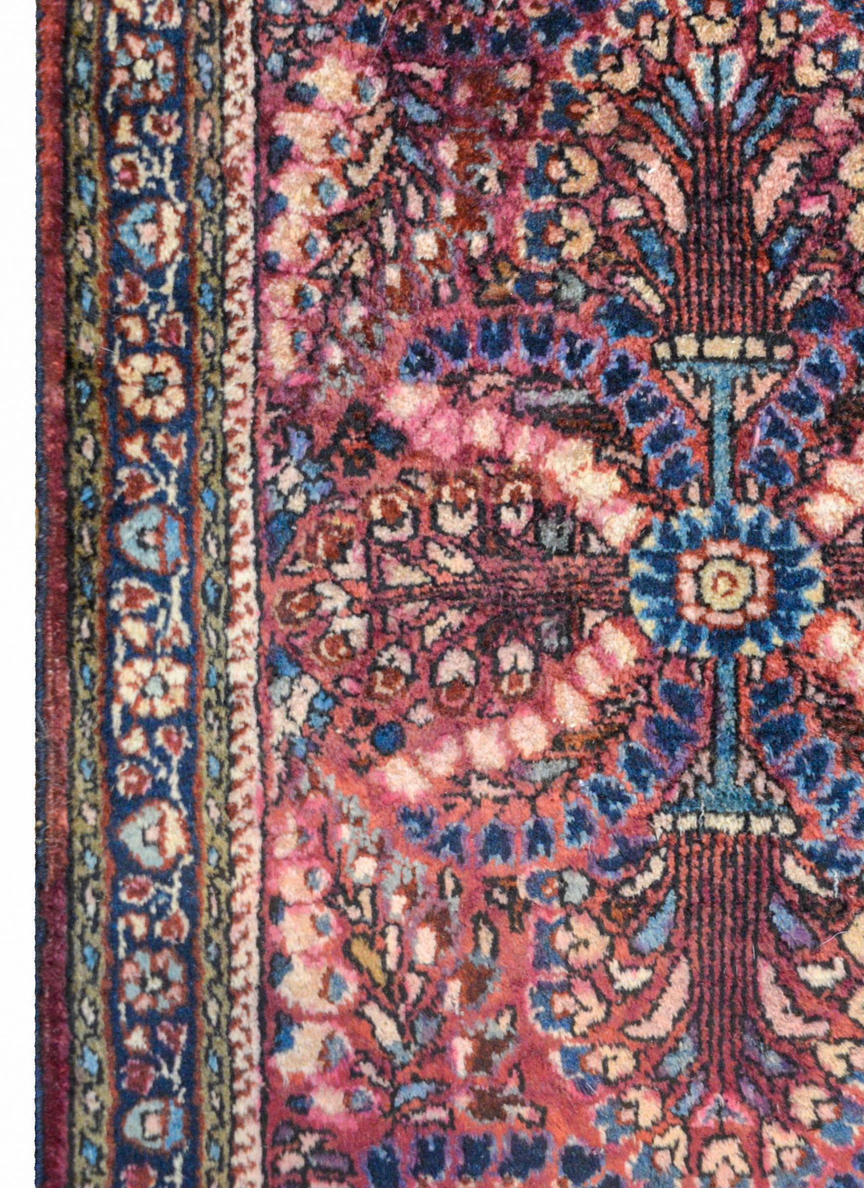 Mid-20th Century Beautiful Early 20th Century Sarouk Rug For Sale