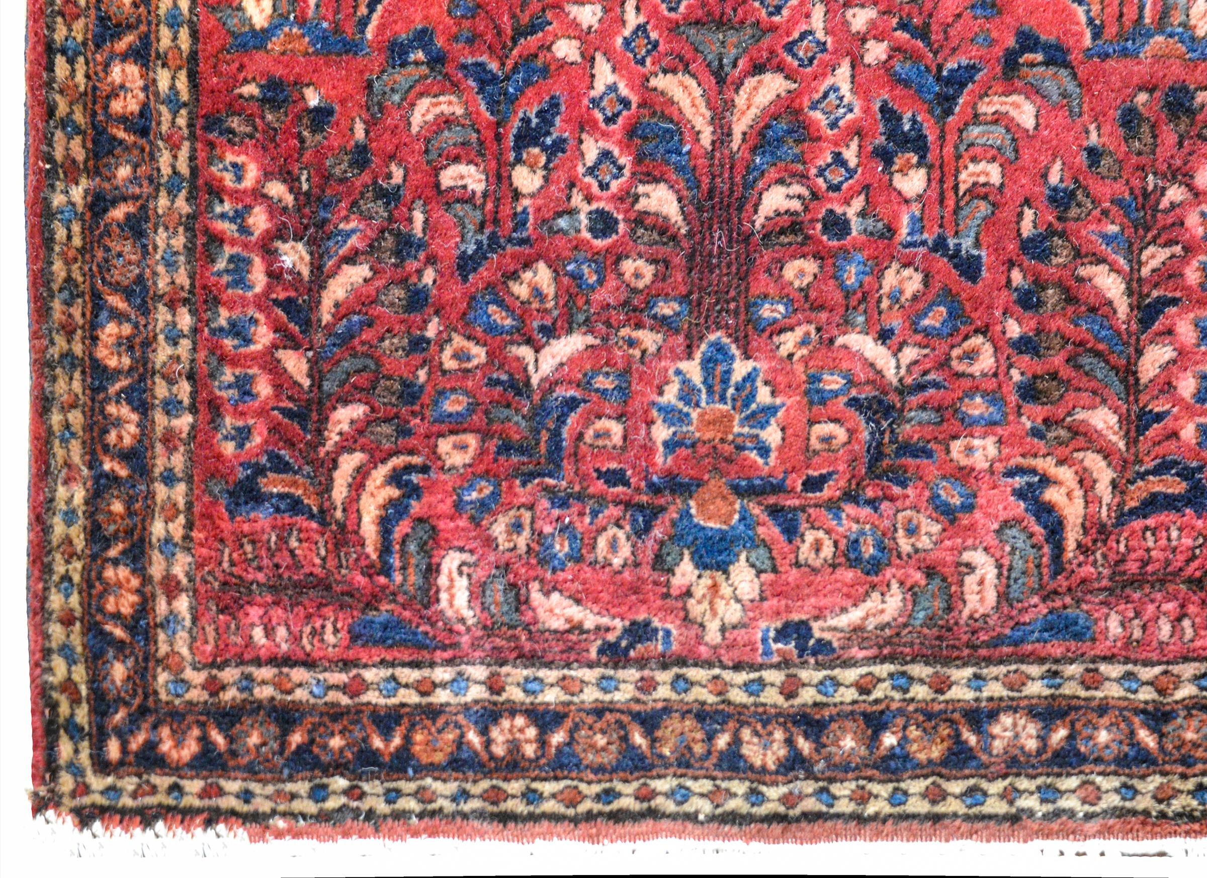 Beautiful Early 20th Century Sarouk Rug For Sale 1