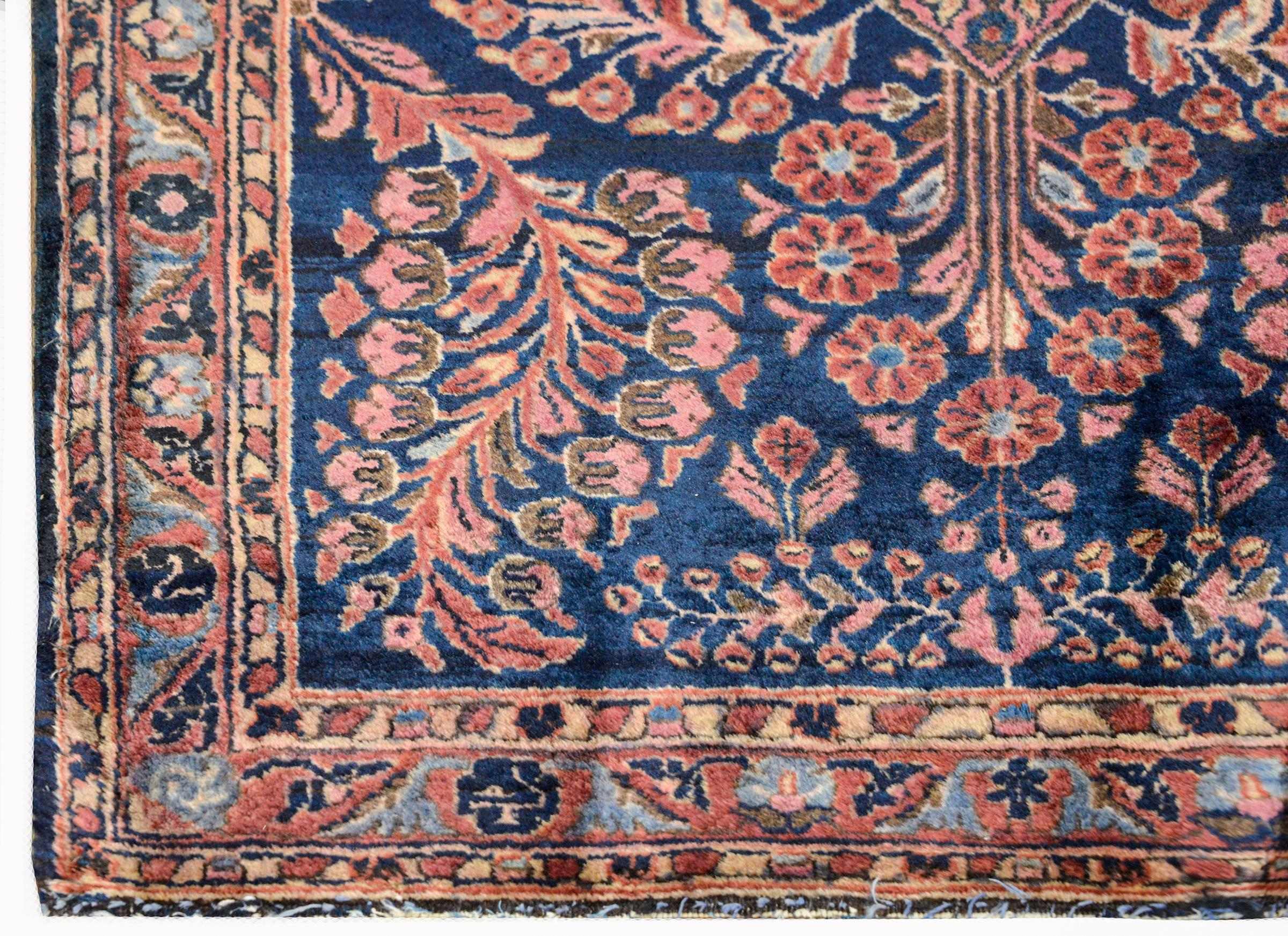 Beautiful Early 20th Century Sarouk Rug 2