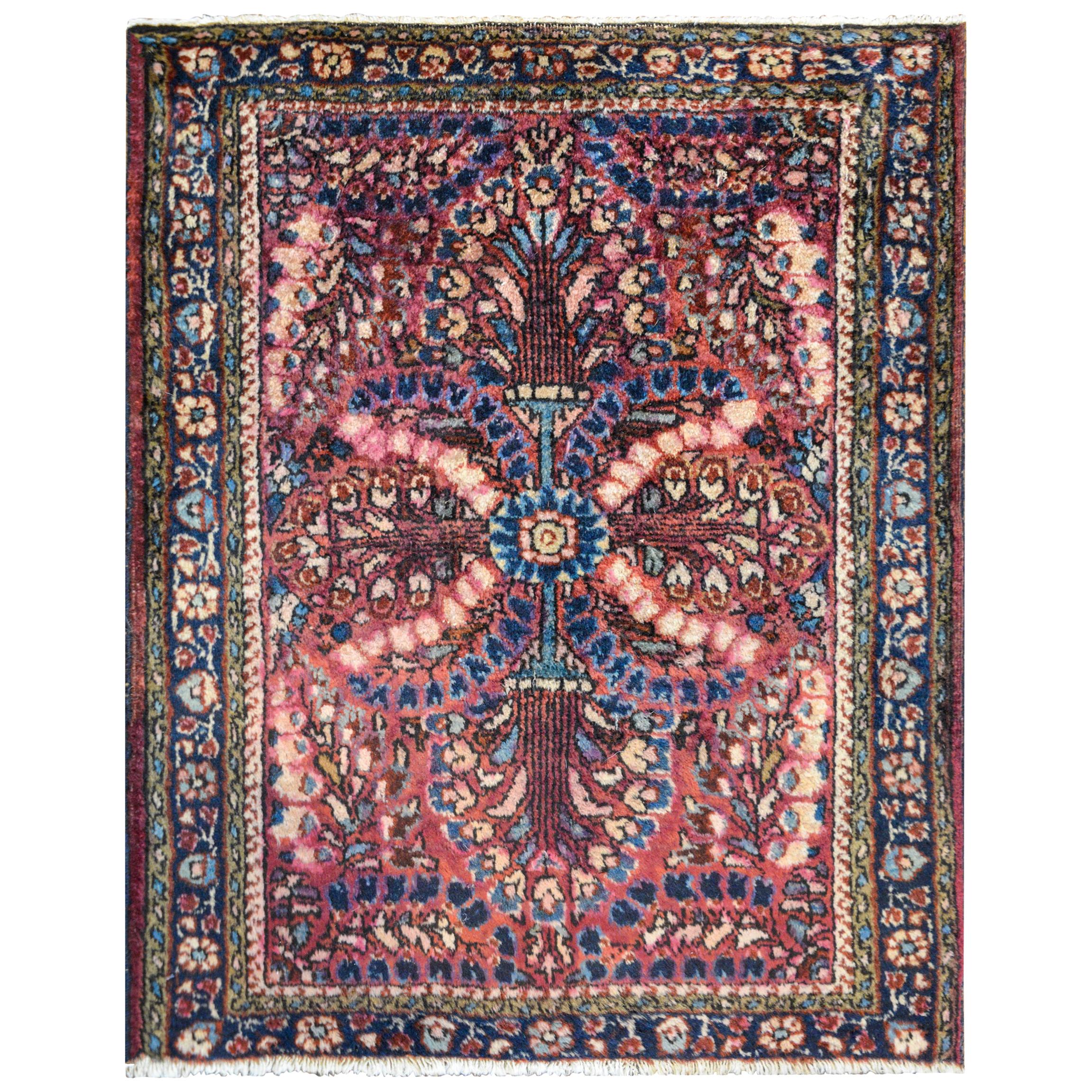 Beautiful Early 20th Century Sarouk Rug For Sale