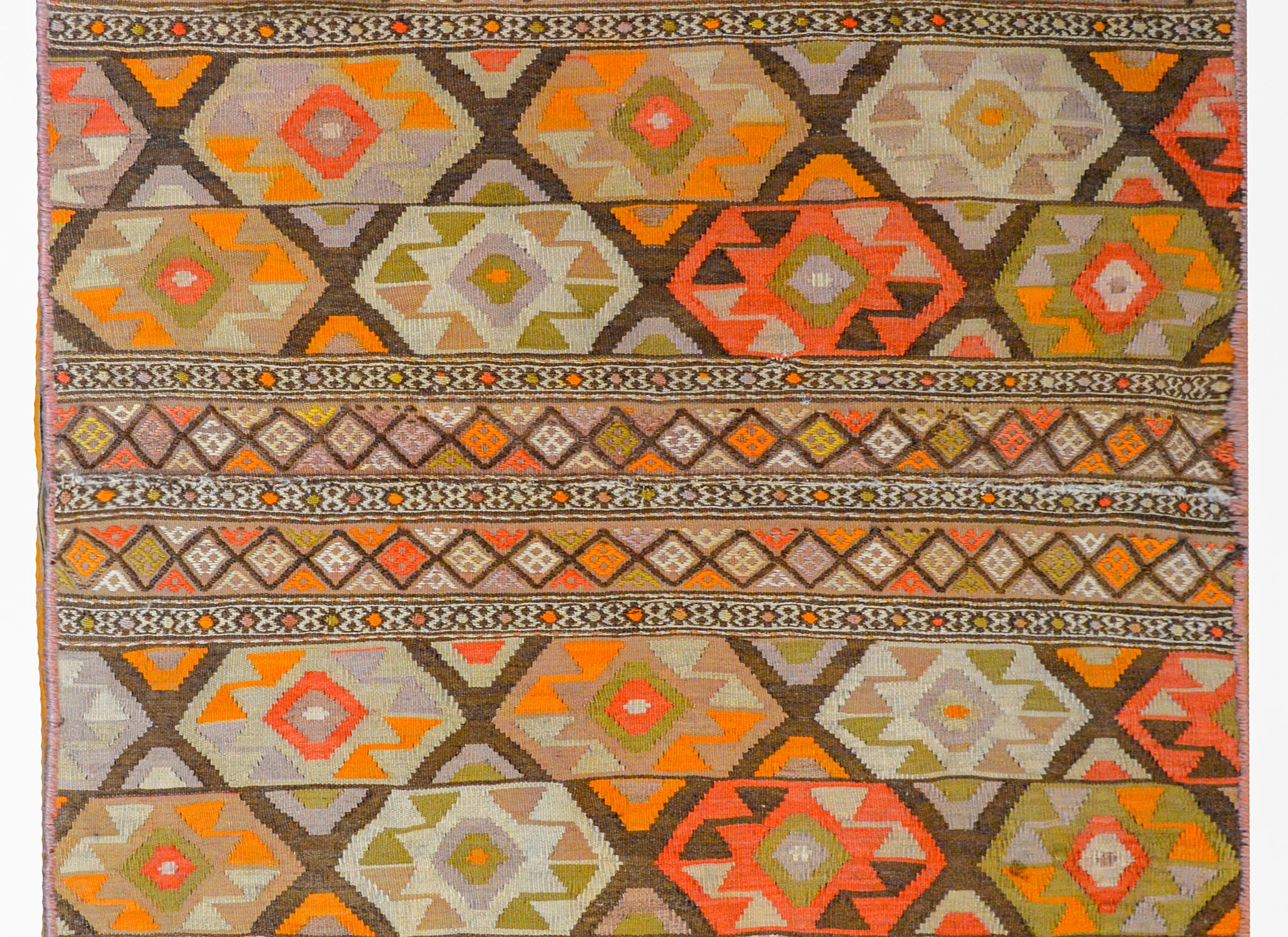 Schöner Shahsevan-Kelim-Teppich aus dem frühen 20. Jahrhundert (Stammeskunst) im Angebot