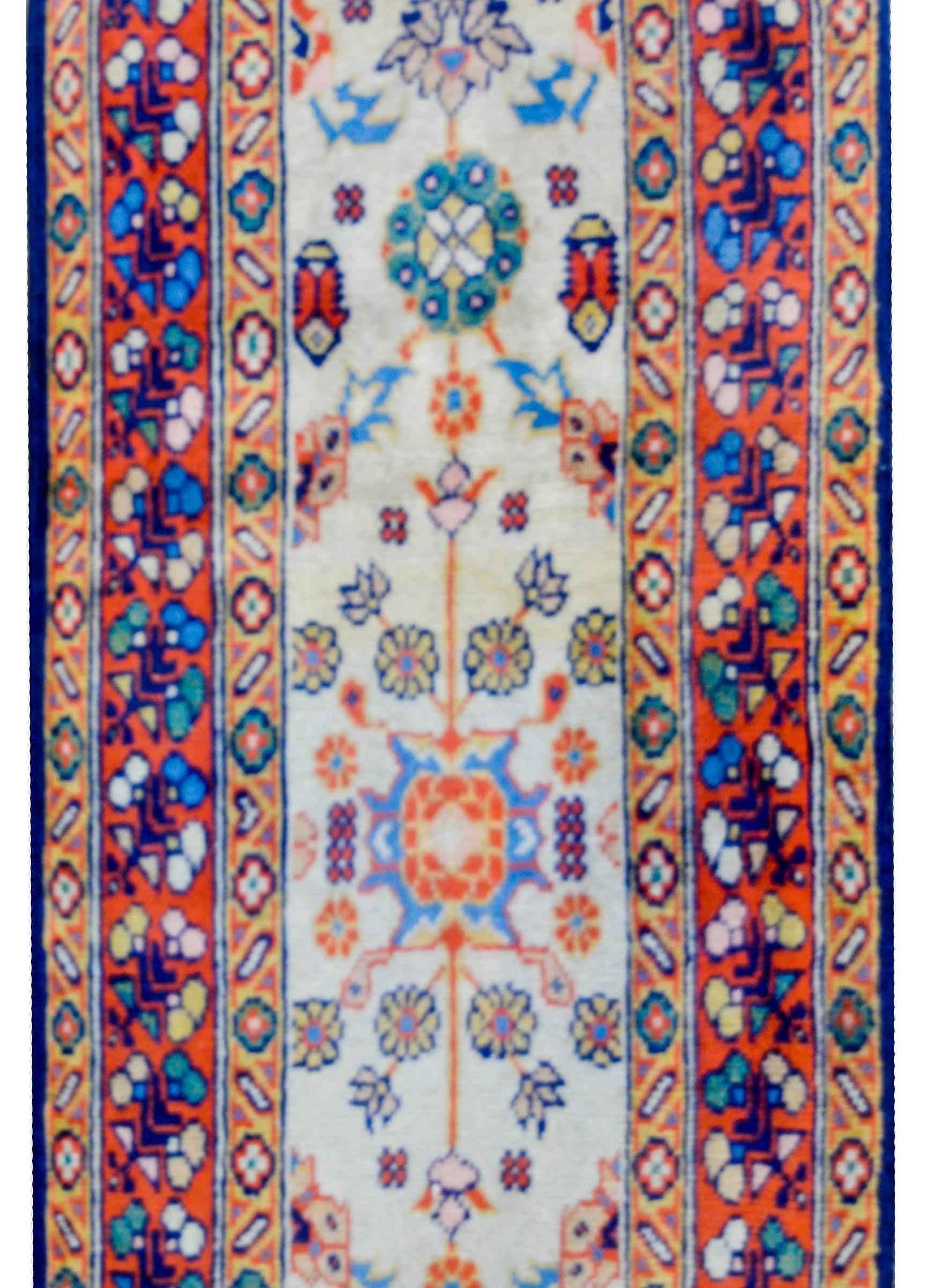 Persian Beautiful Early 20th Century Sultanabad Runner