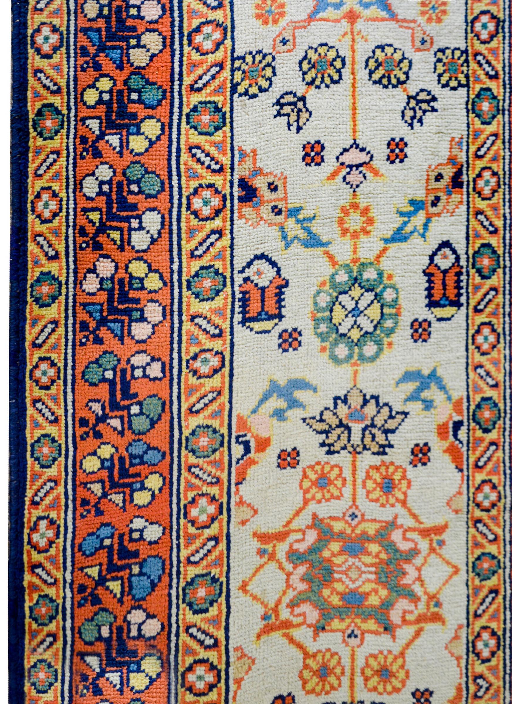 Beautiful Early 20th Century Sultanabad Runner In Good Condition In Chicago, IL