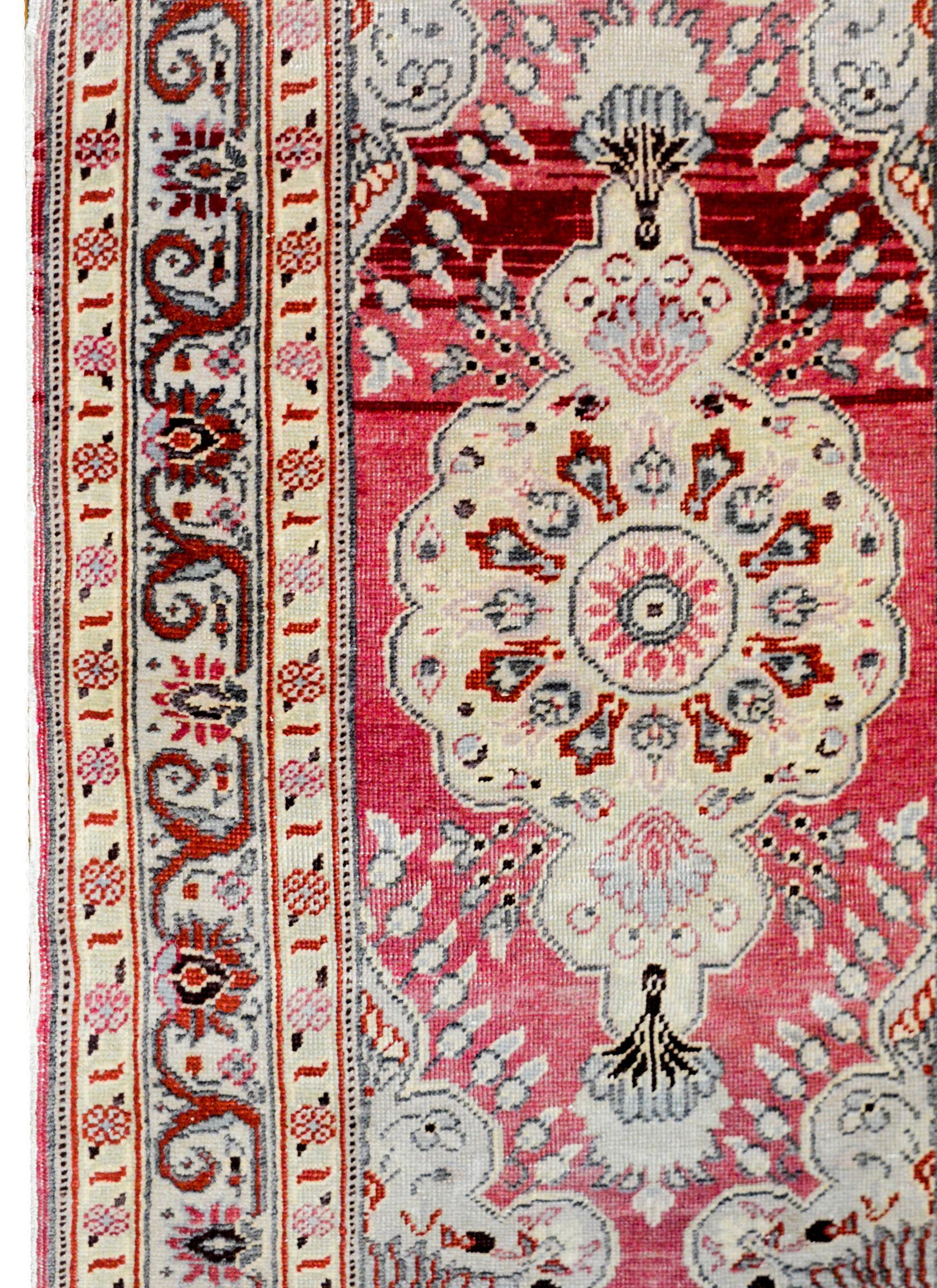 Schöner Täbriz-Teppich aus dem frühen 20. Jahrhundert (Persisch) im Angebot